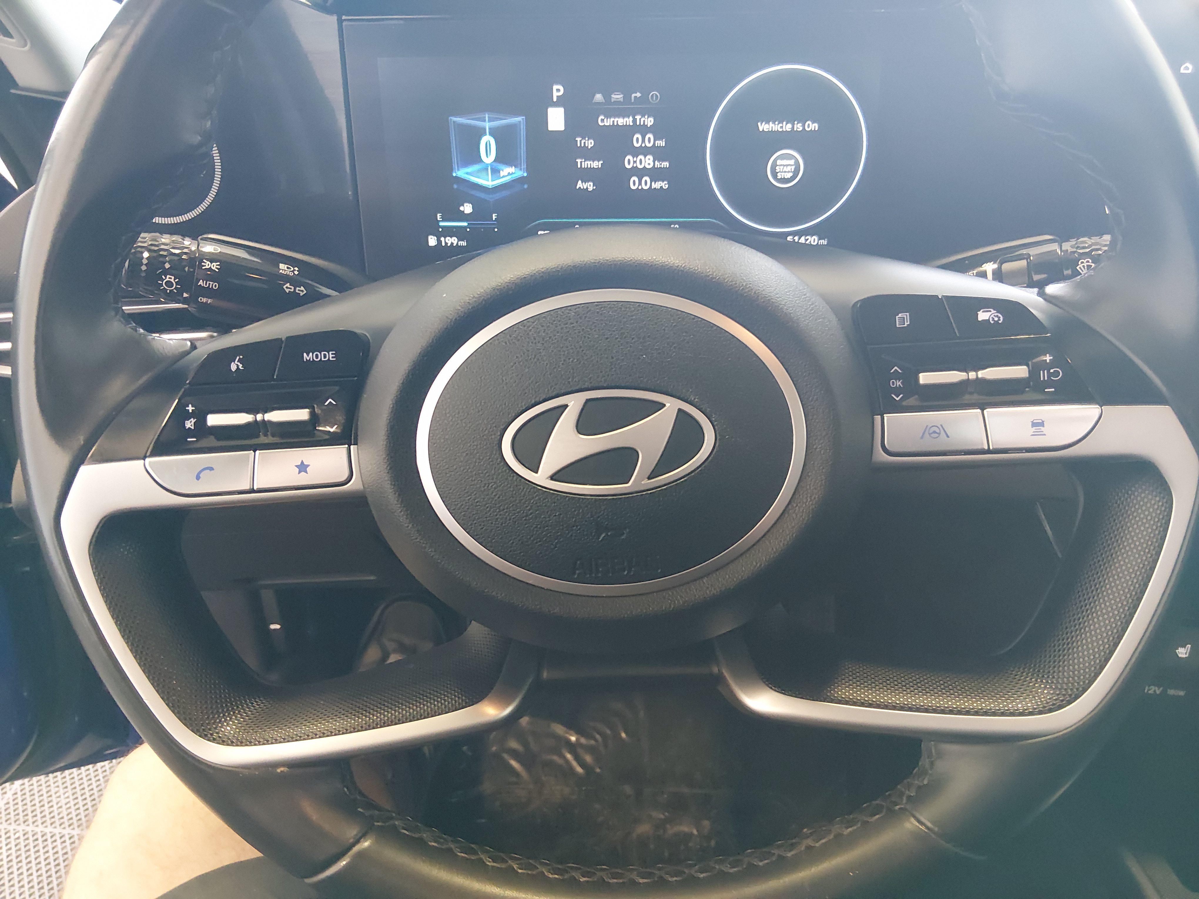 2024 Hyundai Elantra Limited - Photo 12