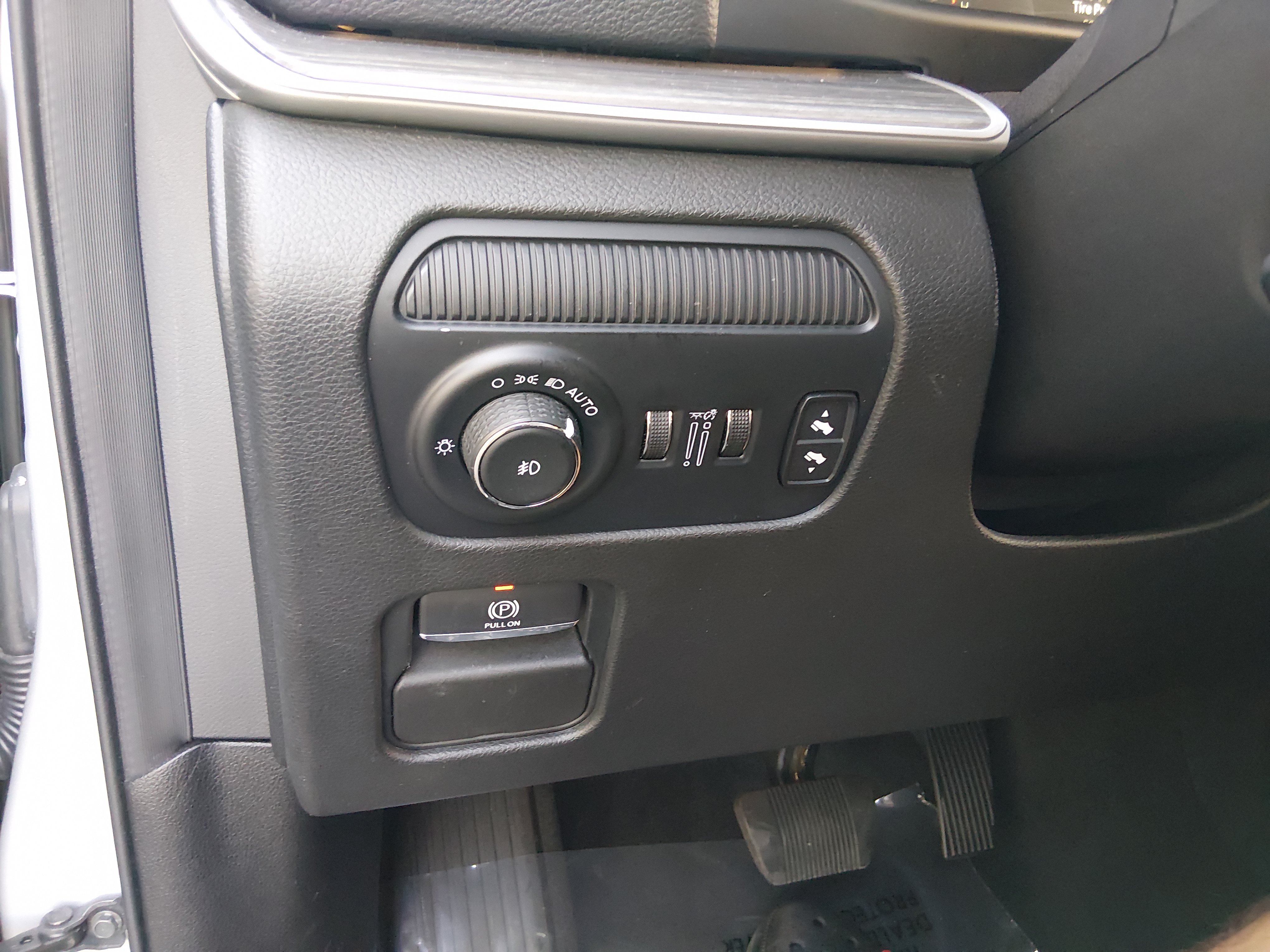 2024 Jeep Wagoneer L Series II - Photo 13