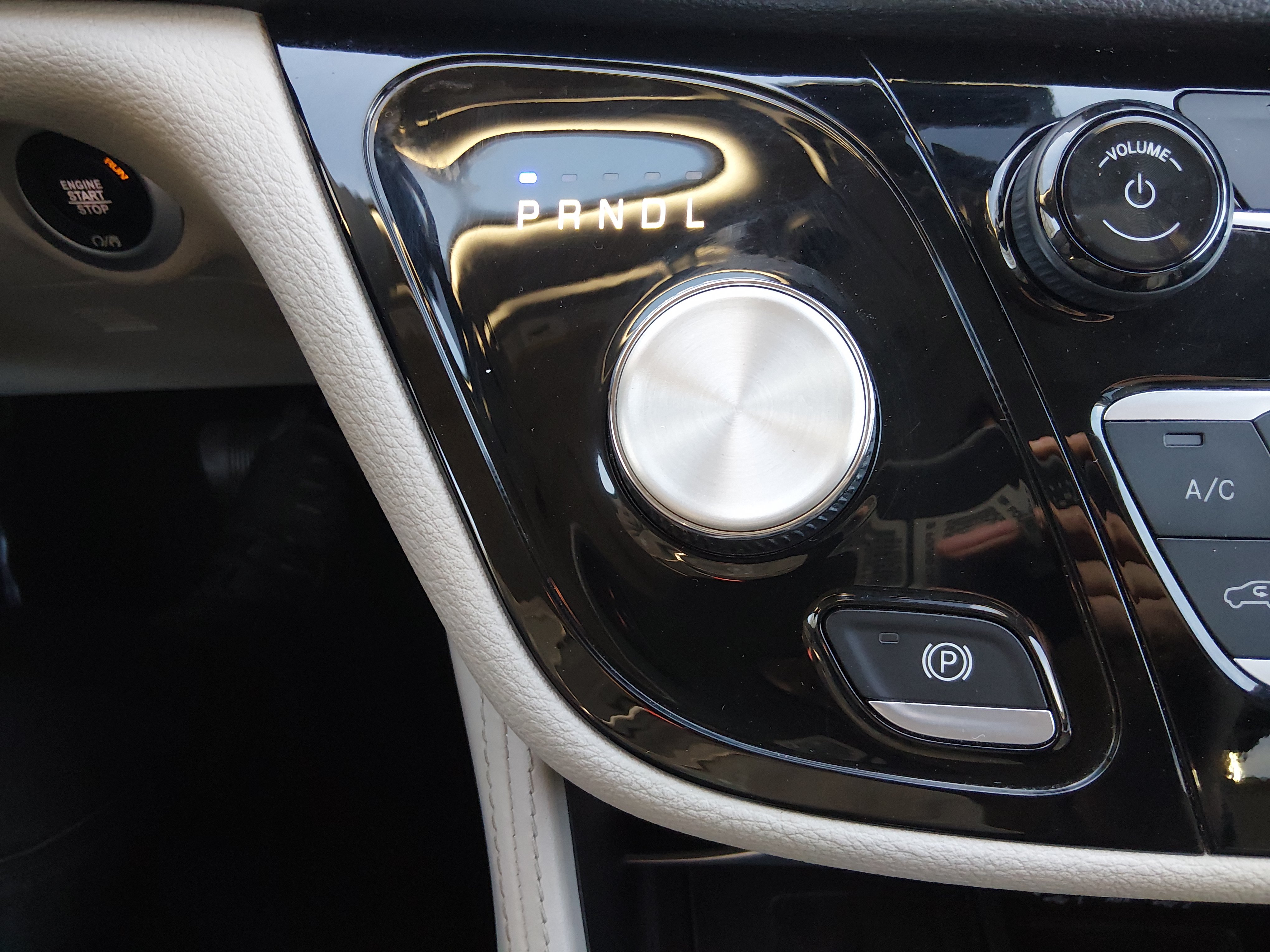 2023 Chrysler Pacifica Hybrid Limited - Photo 16