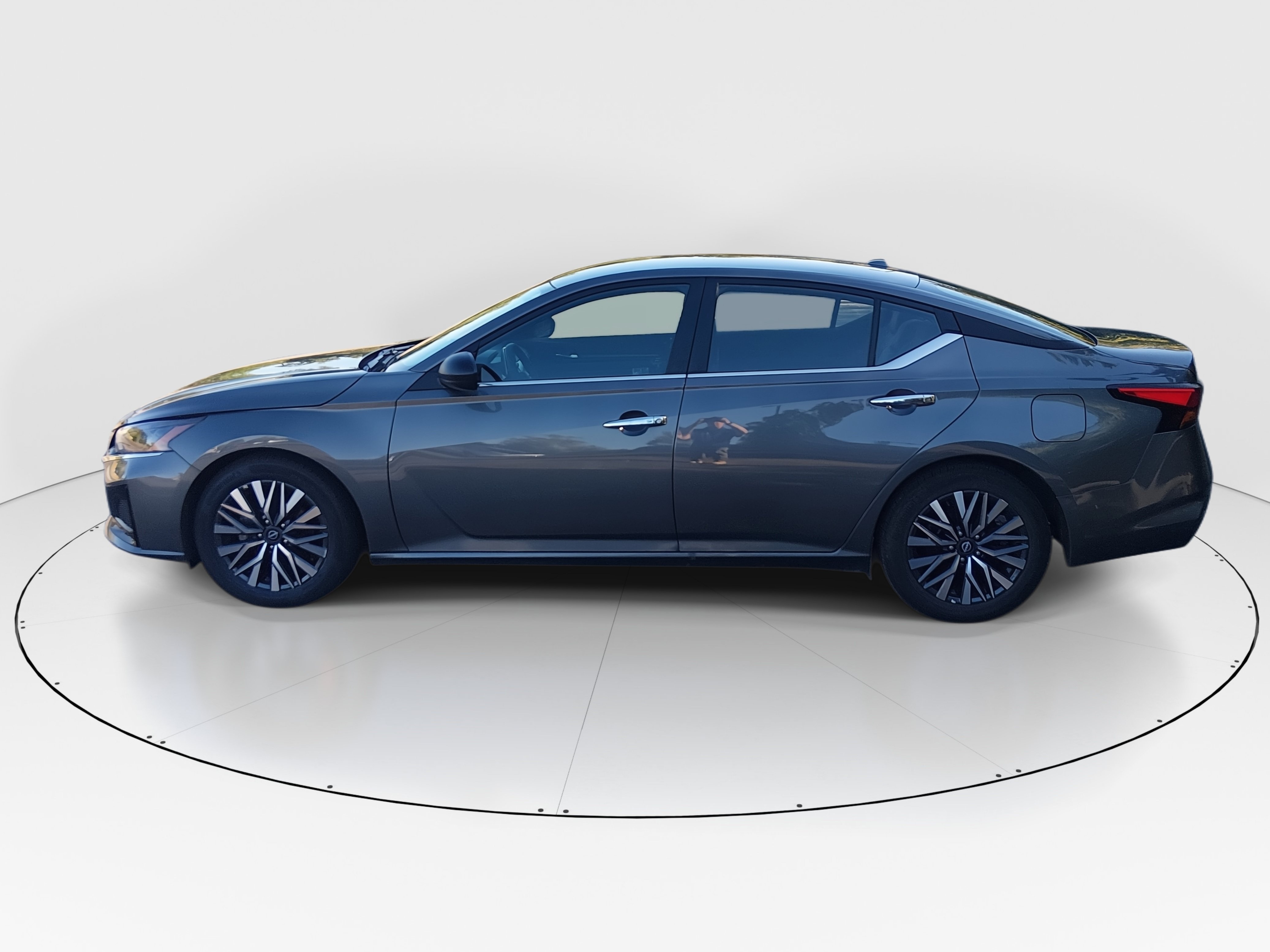 2025 Nissan Altima SV - Photo 4