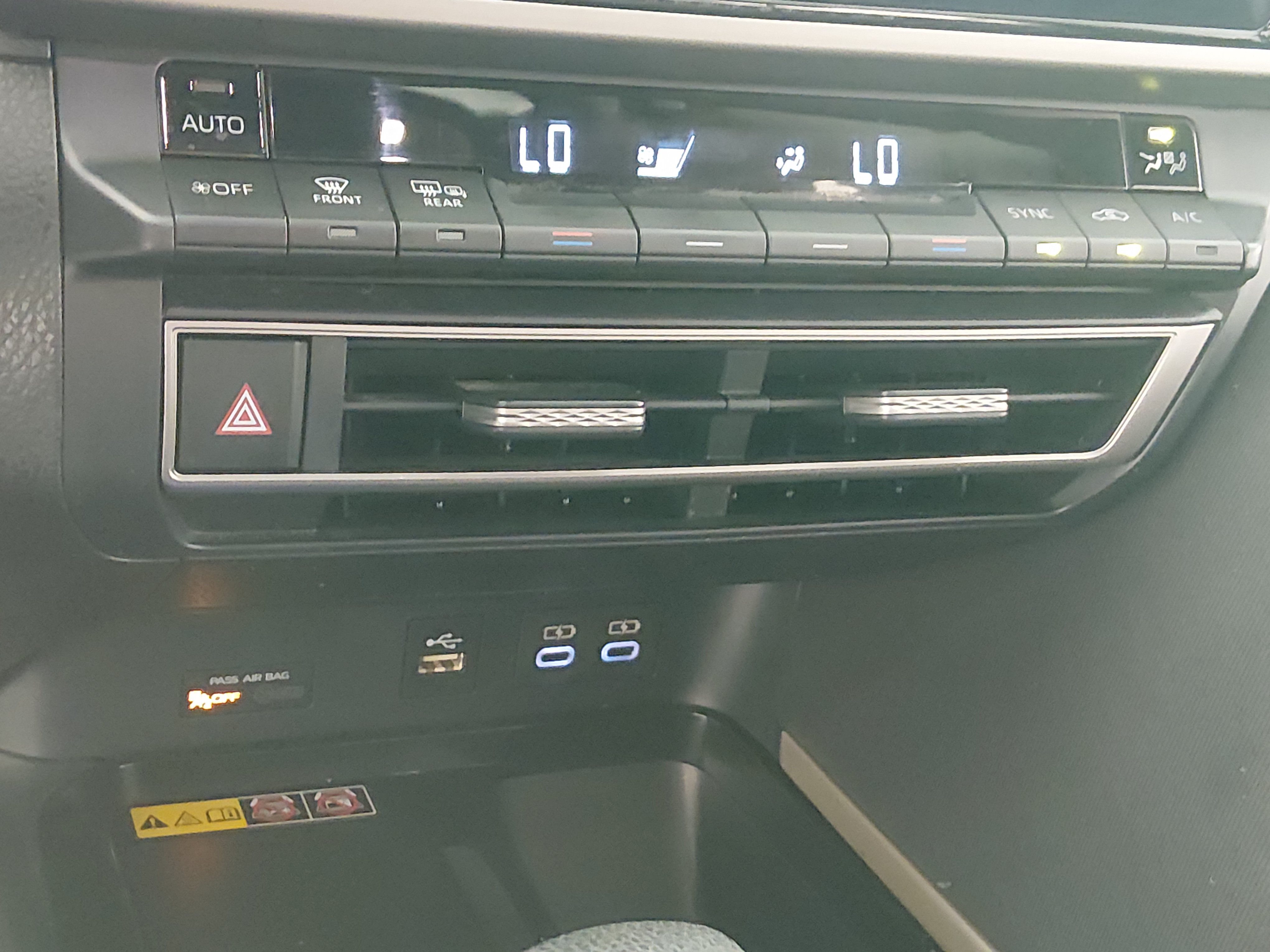 2025 Toyota Camry LE - Photo 18