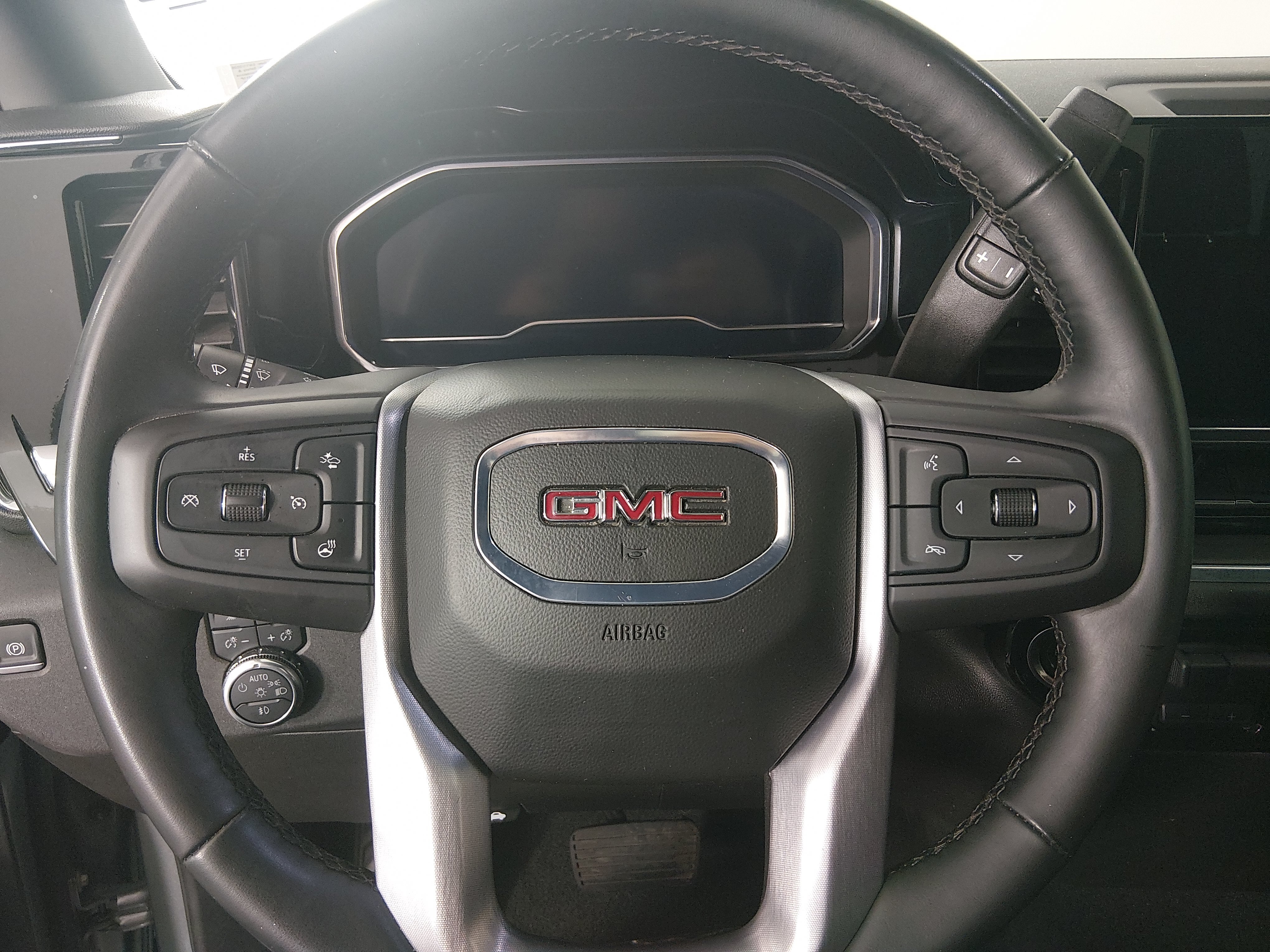 2025 GMC Sierra 1500 SLT - Photo 12