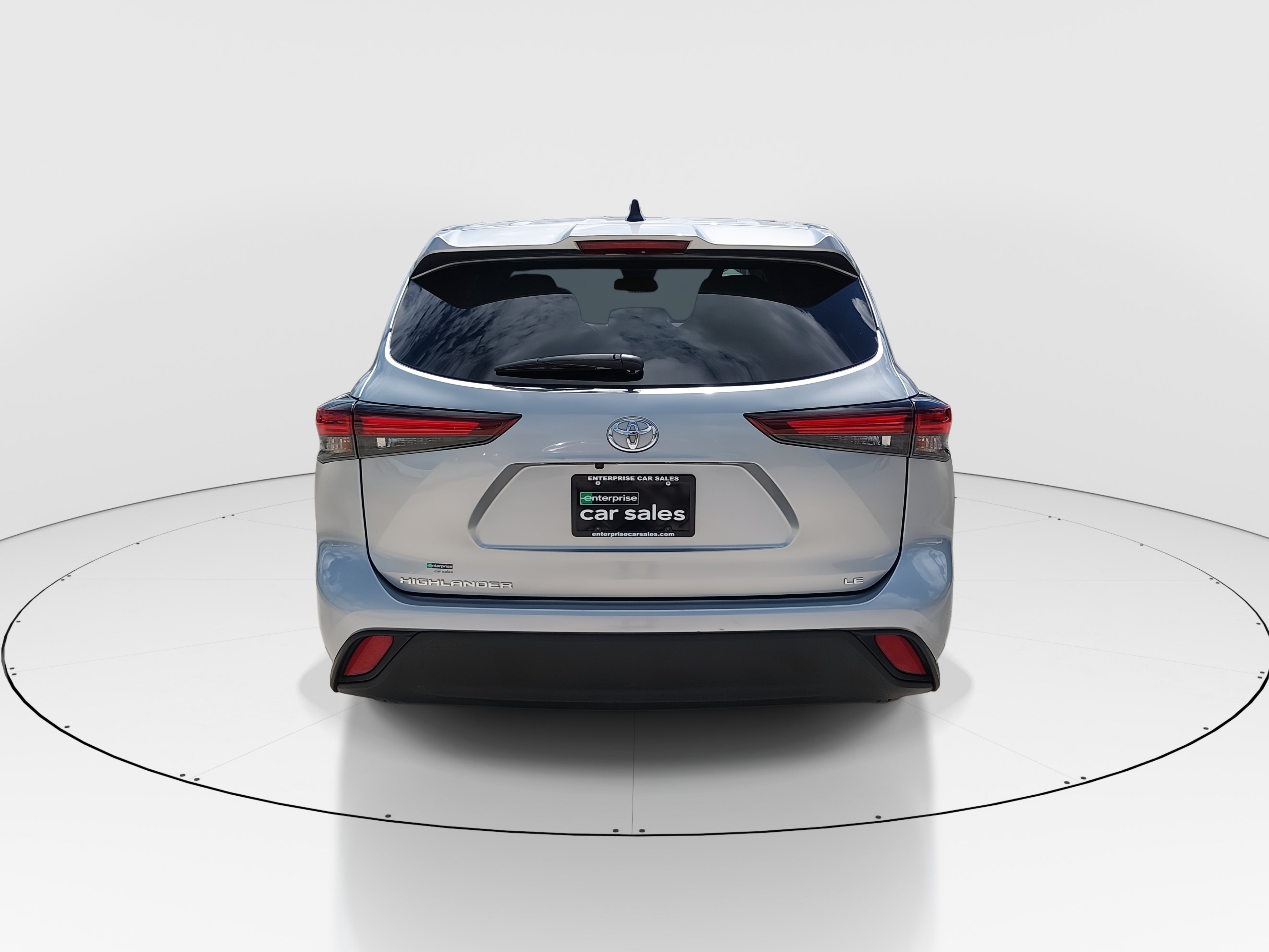 2025 Toyota Highlander LE - Photo 6
