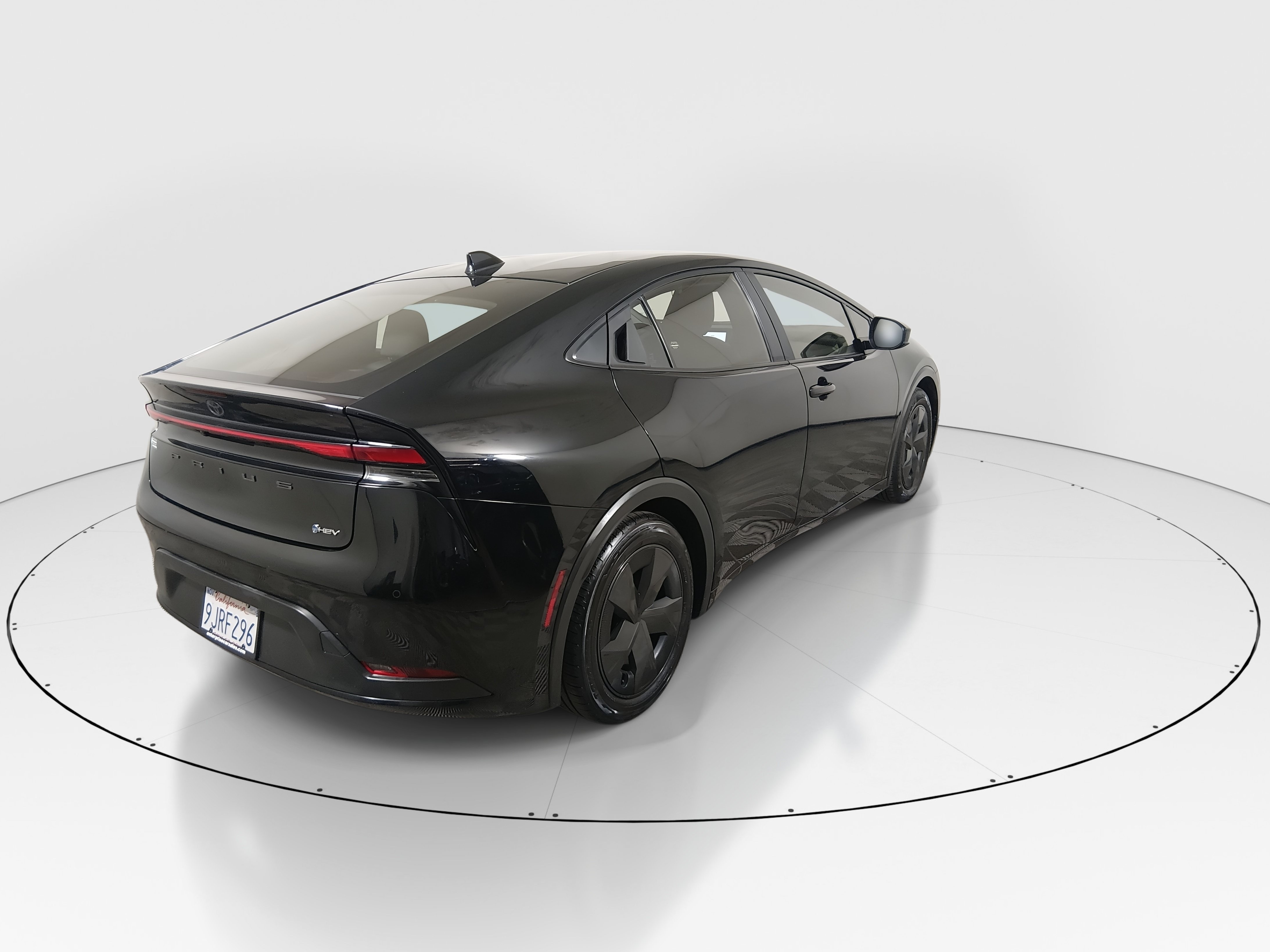 2024 Toyota Prius LE - Photo 7