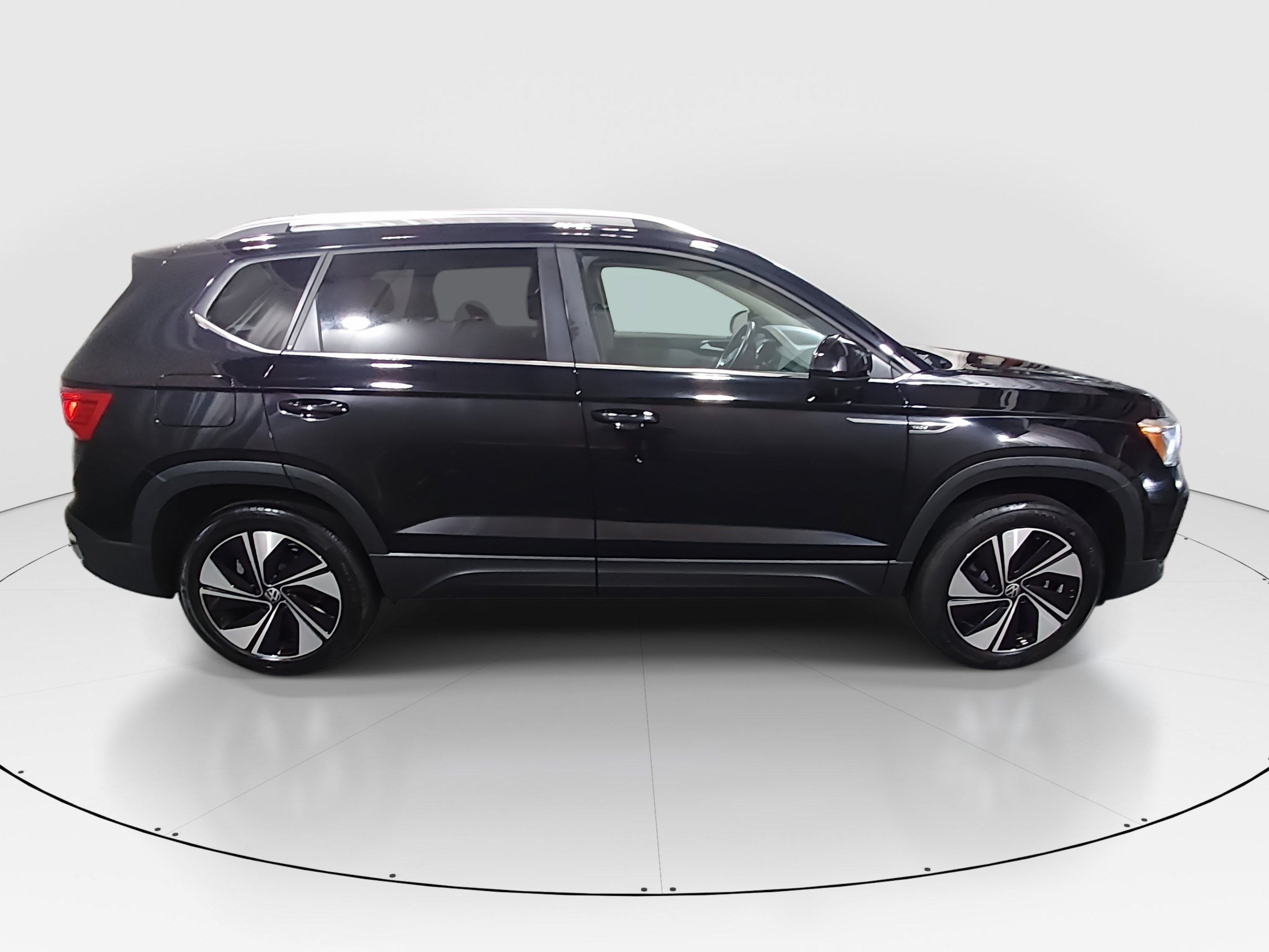 2024 Volkswagen Taos SE - Photo 8