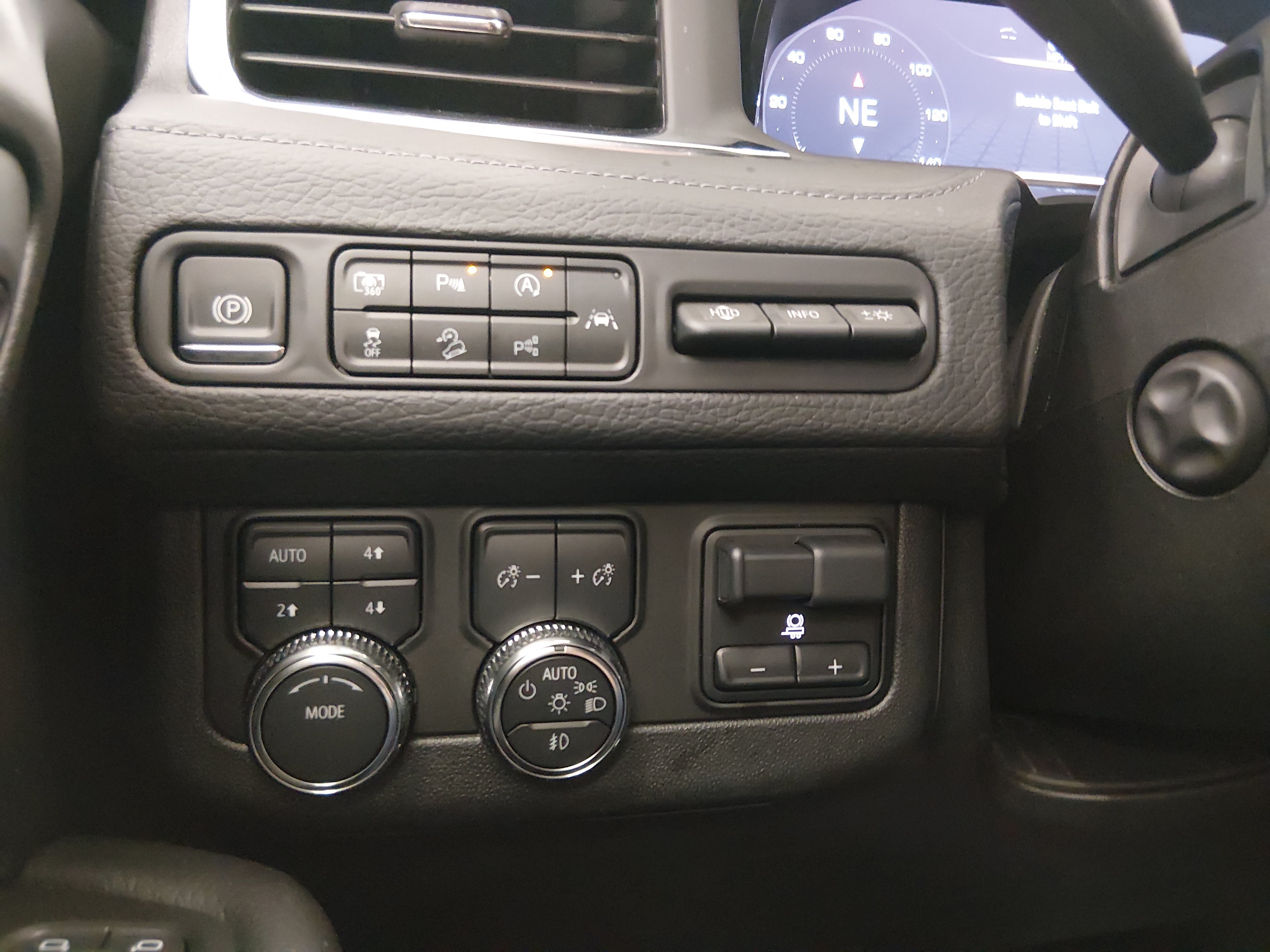 2024 GMC Yukon Denali - Photo 13