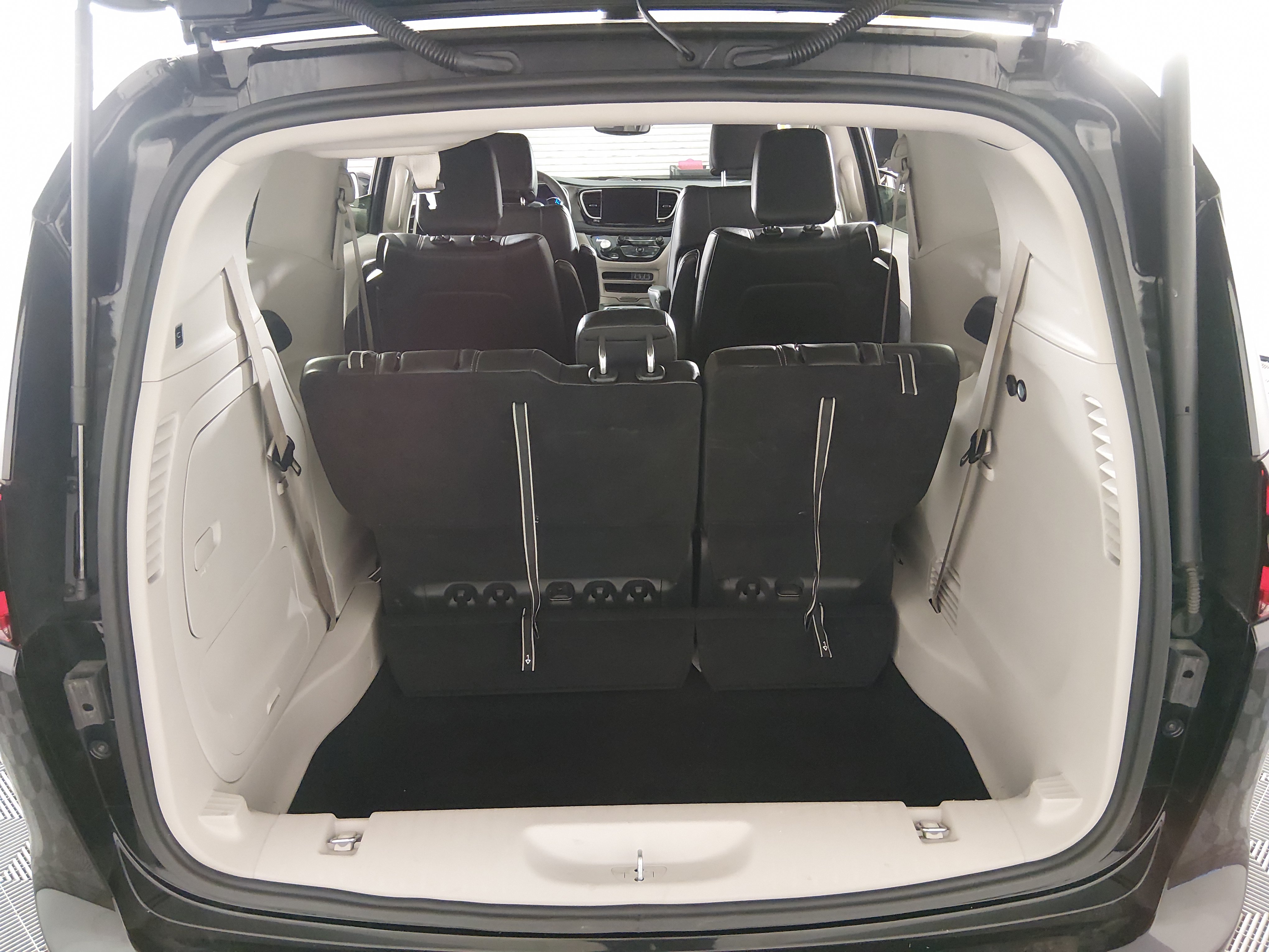 2024 Chrysler Pacifica PHEV Select - Photo 11