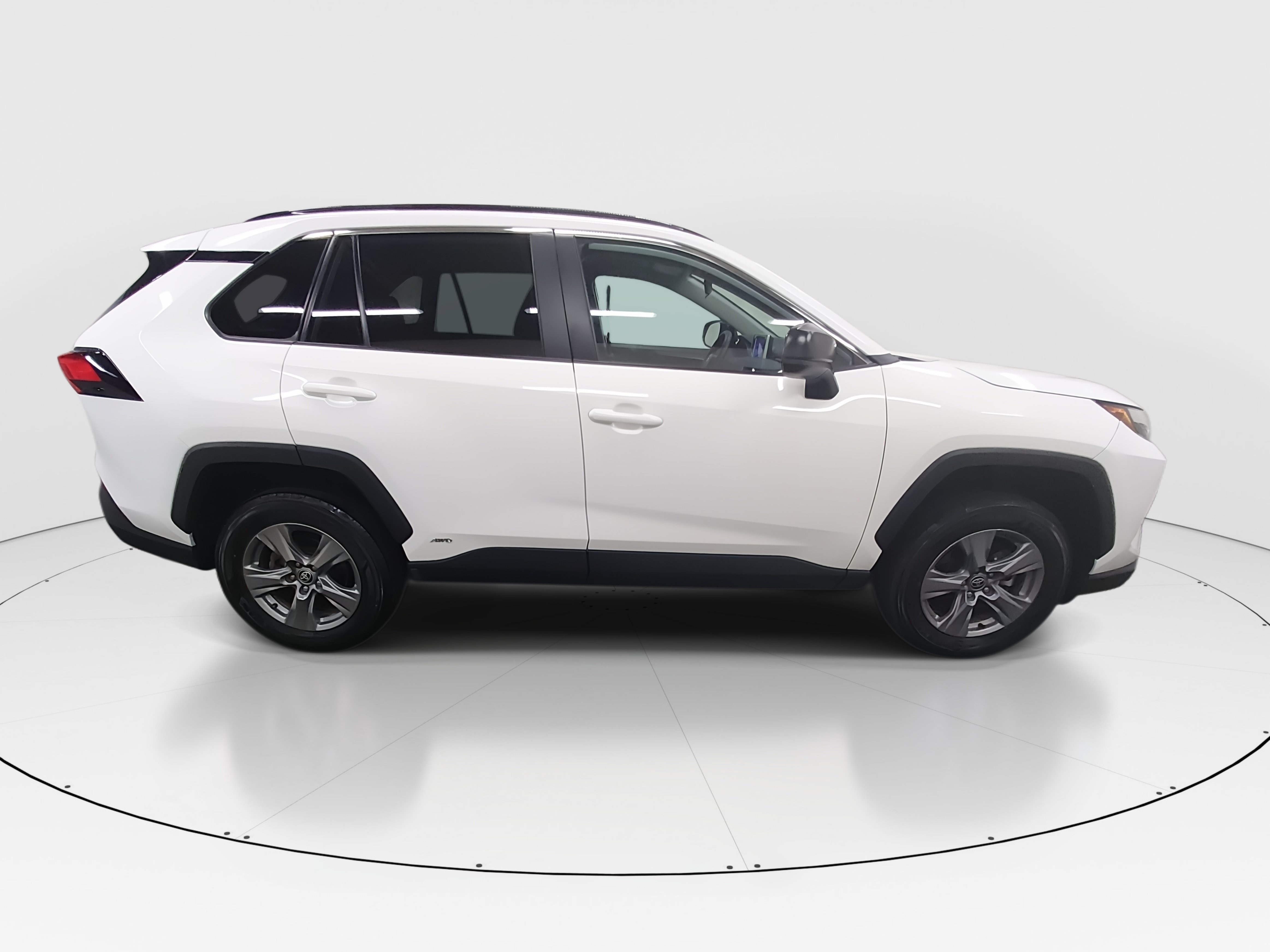 2025 Toyota RAV4 LE - Photo 8