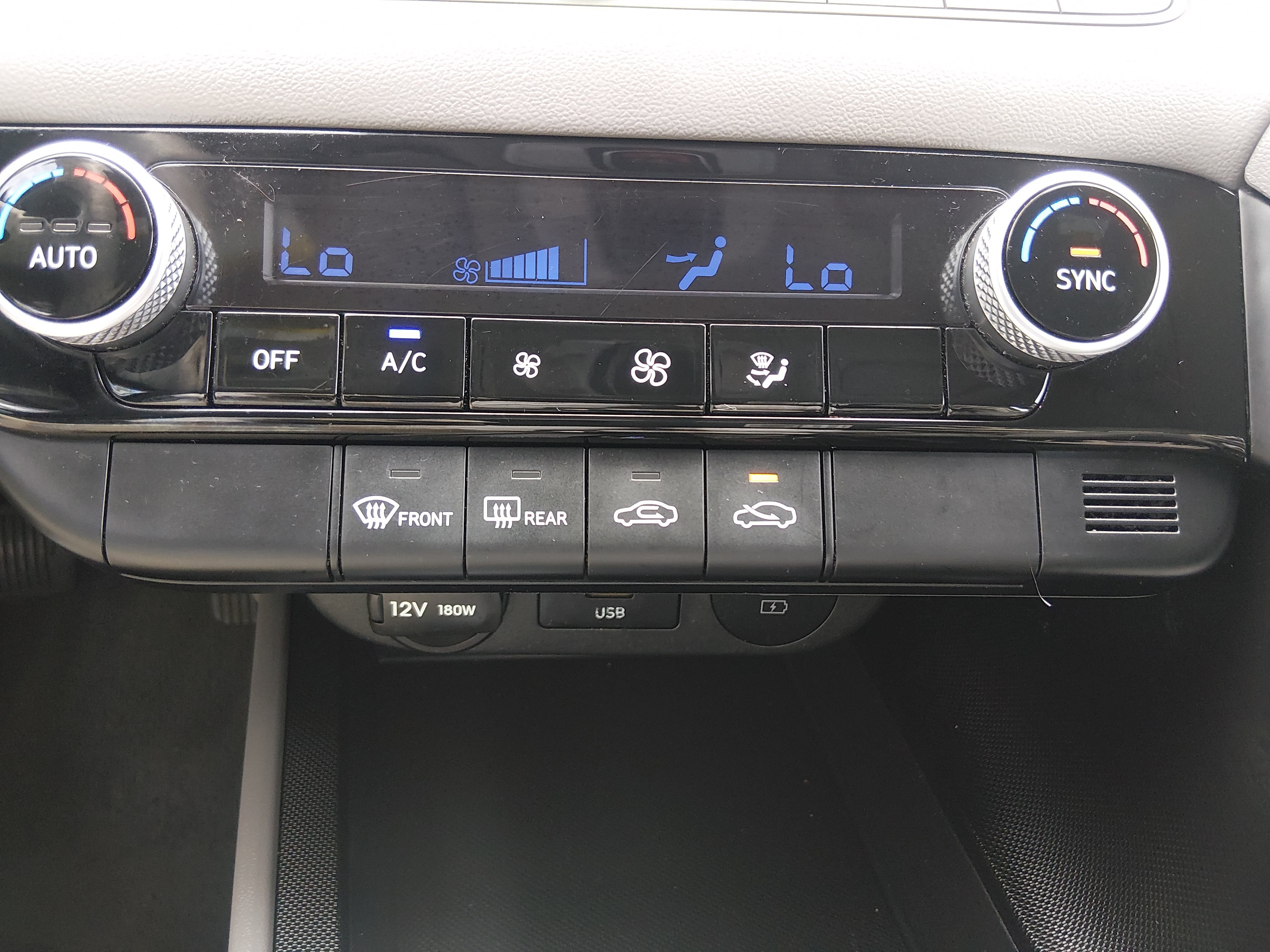 2024 Hyundai Elantra SEL - Photo 16