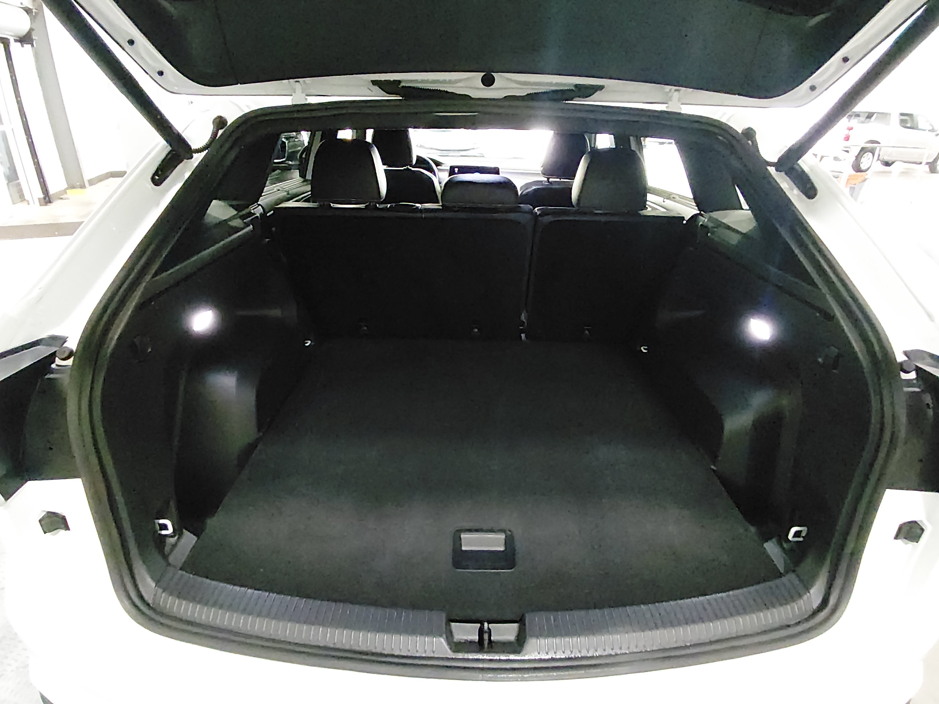 2024 Volkswagen Atlas Cross Sport SE w/Tech - Photo 11