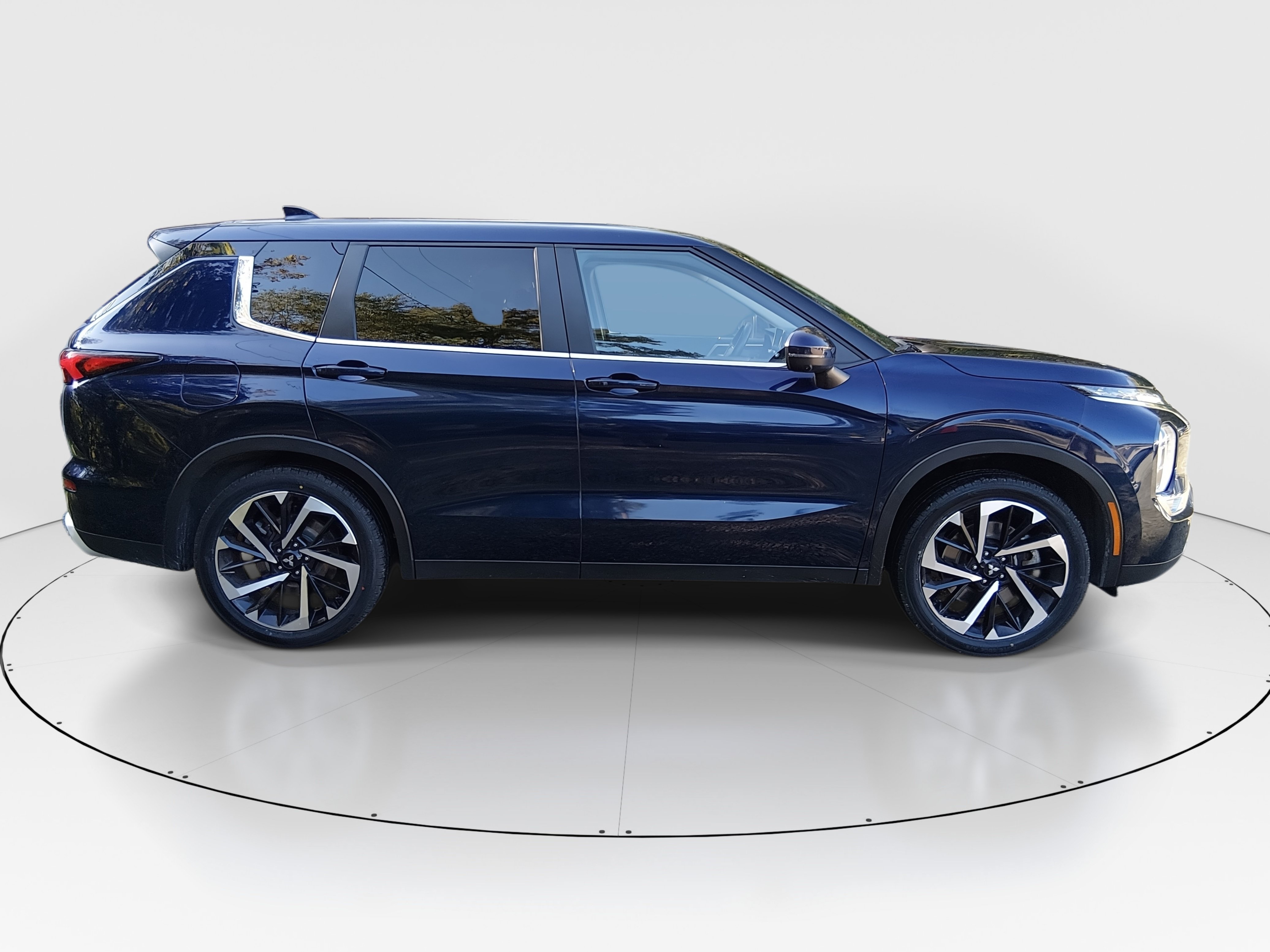 2024 Mitsubishi Outlander SE - Photo 8
