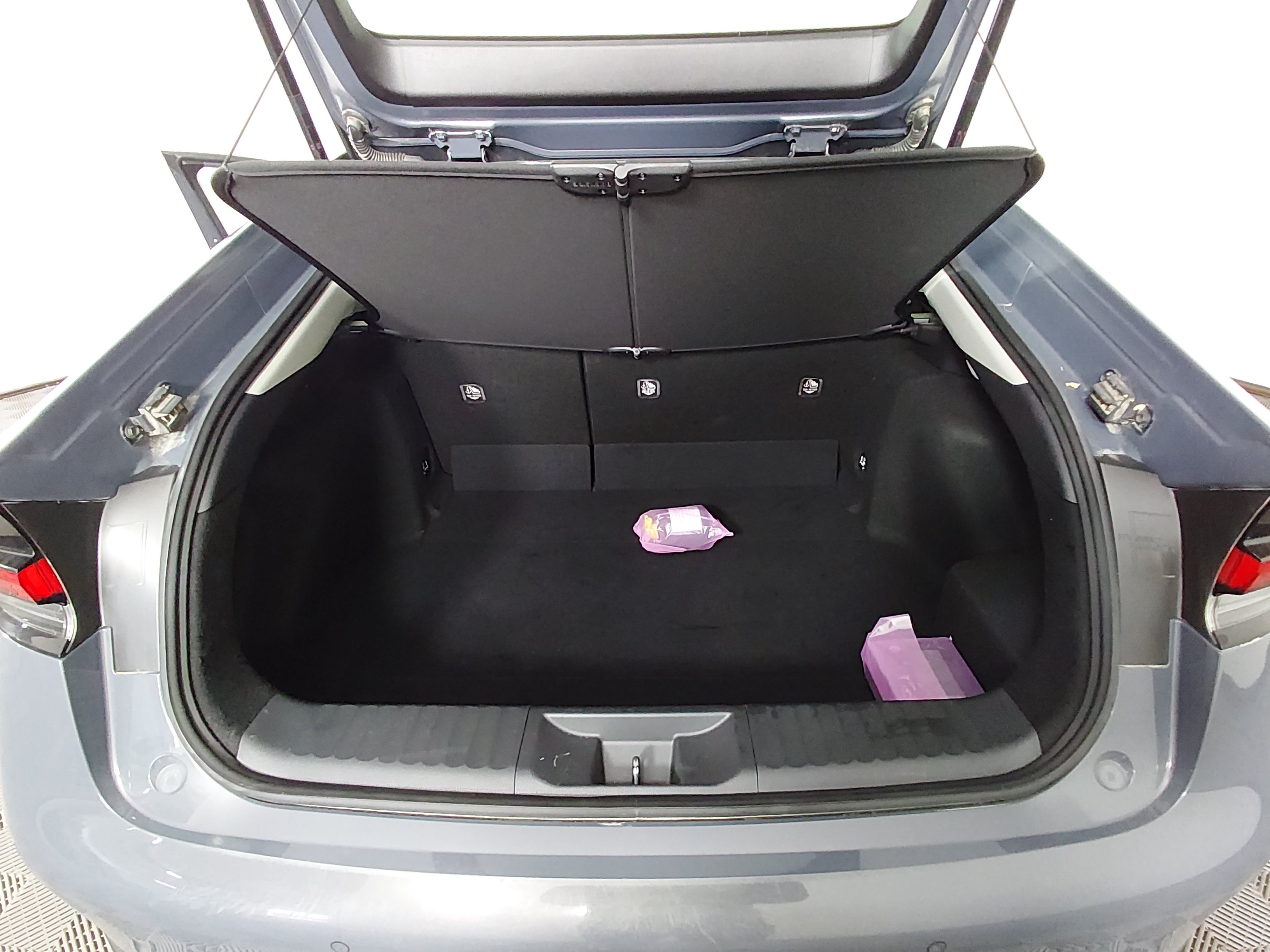 2025 Toyota Prius LE - Photo 11