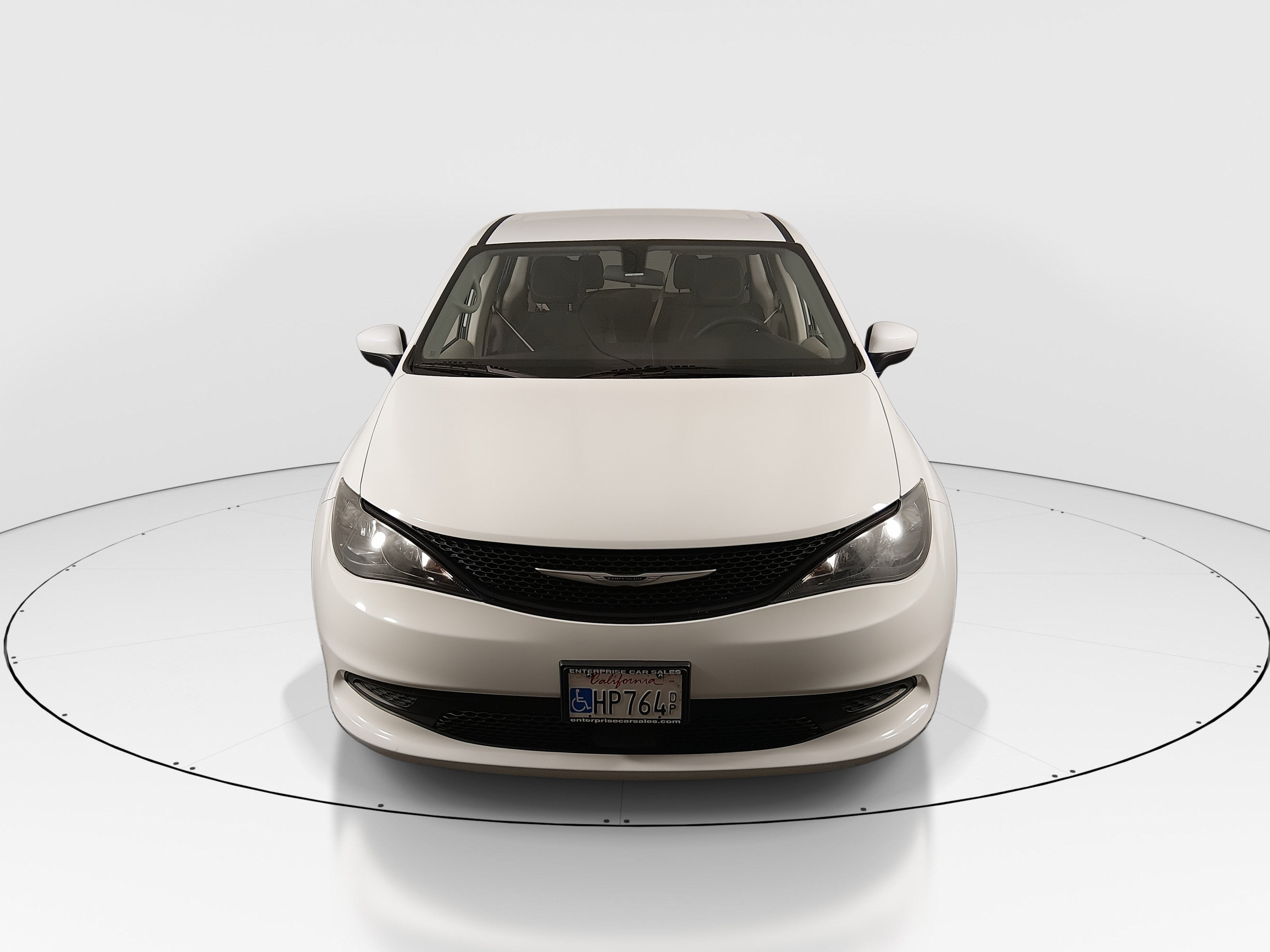 2022 Chrysler Voyager LX - Photo 2