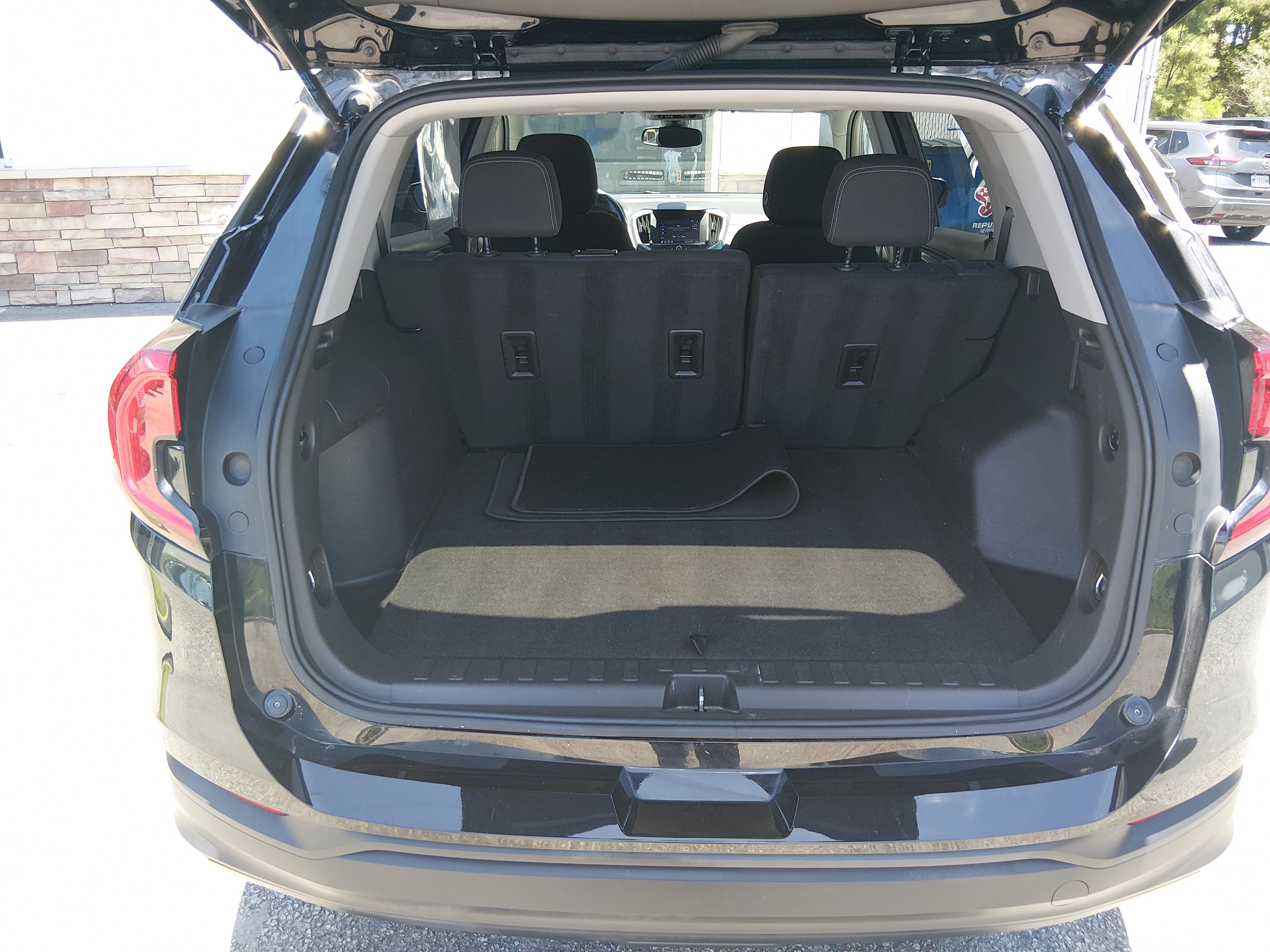 2024 GMC Terrain SLE - Photo 11