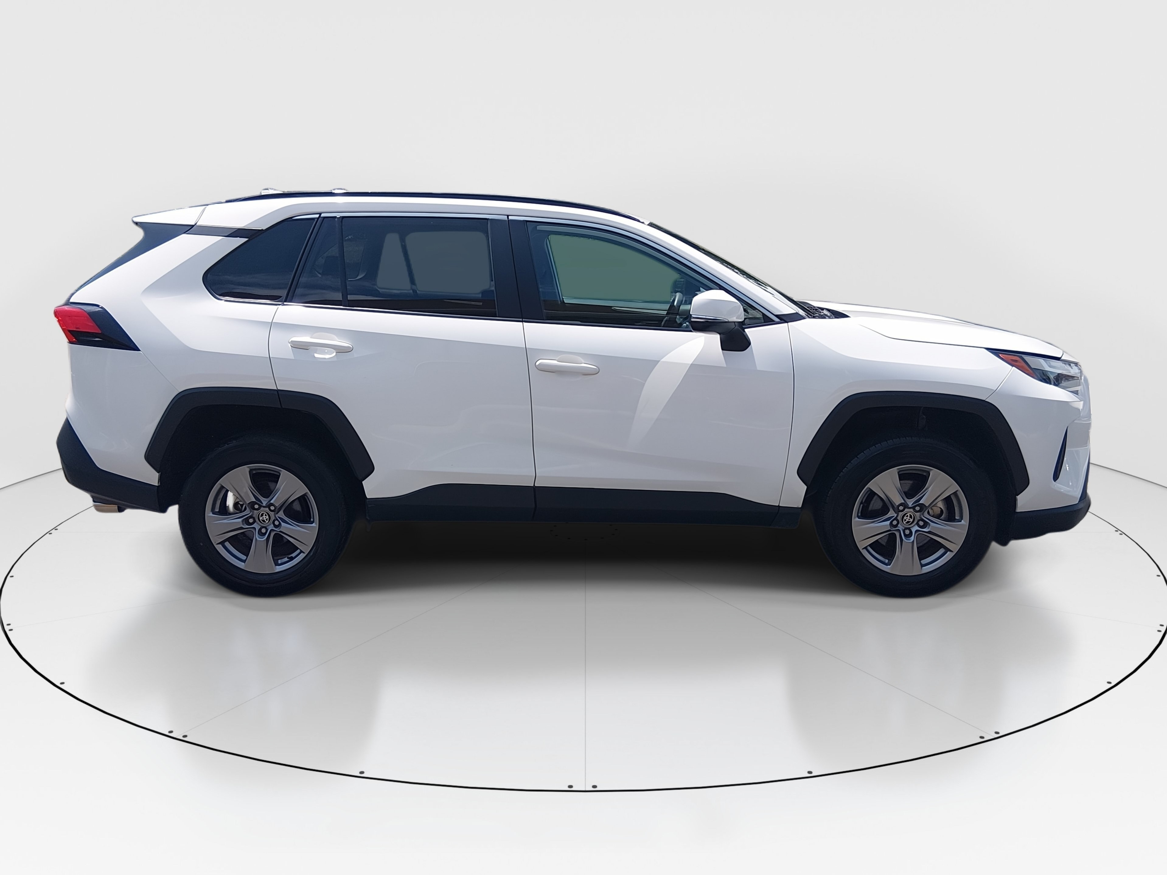 2024 Toyota RAV4 XLE - Photo 8