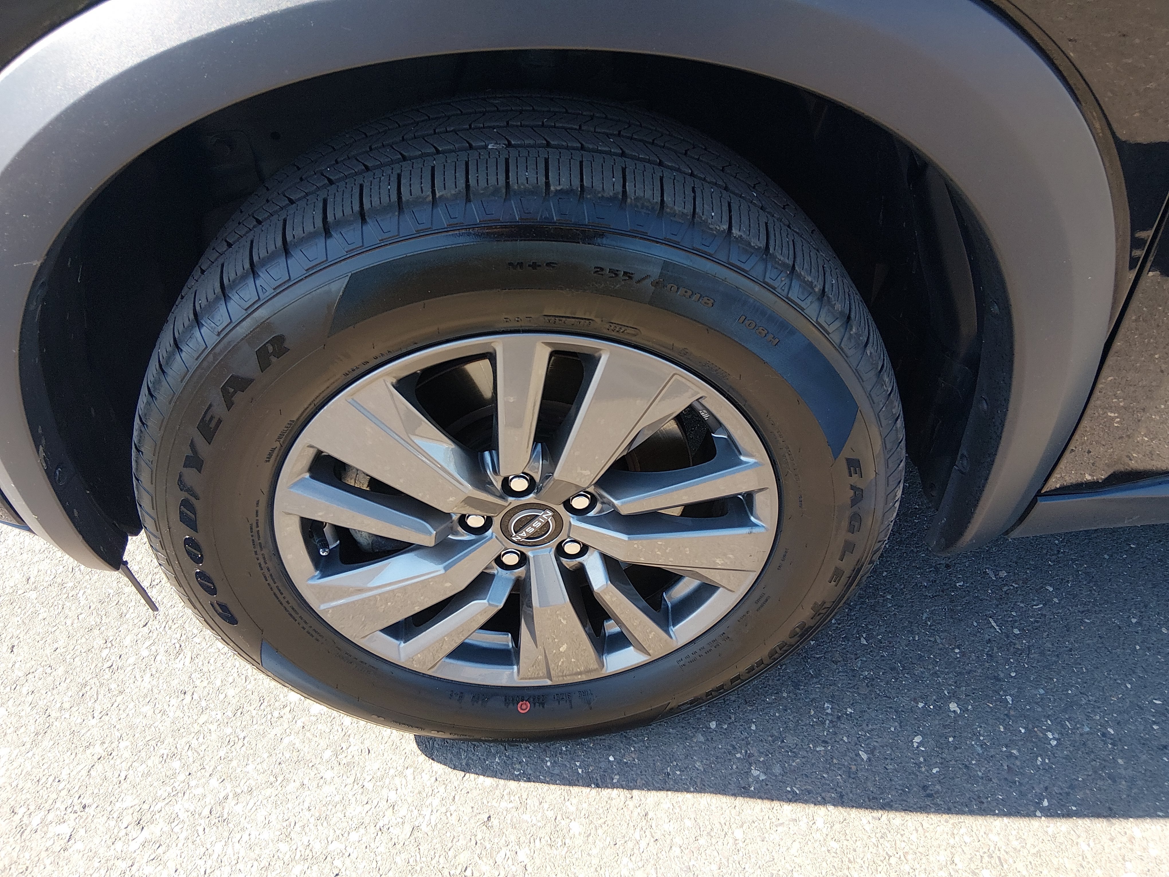 2025 Nissan Pathfinder SV - Photo 10