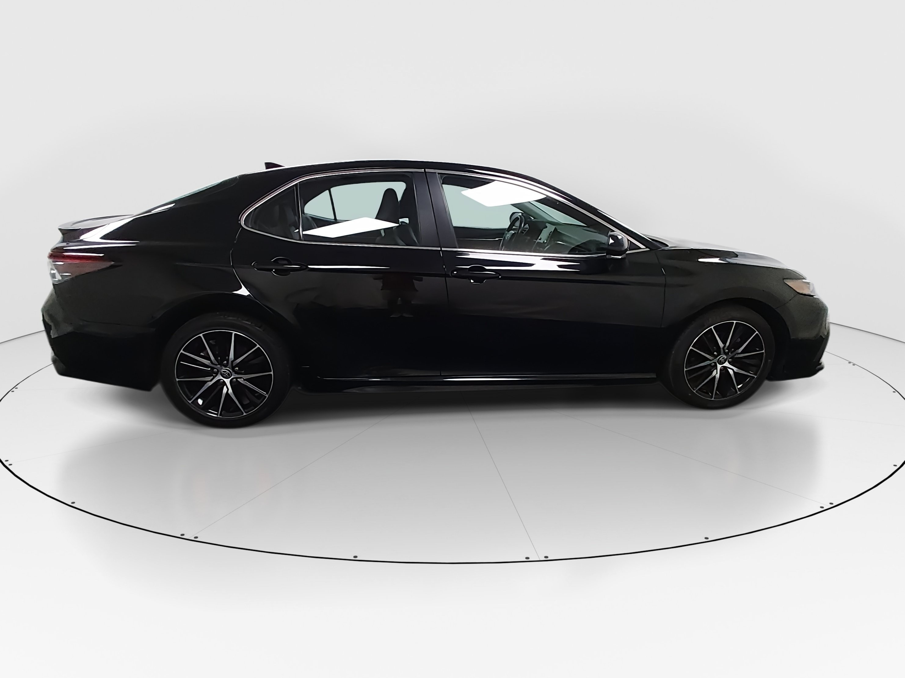 2024 Toyota Camry SE - Photo 8