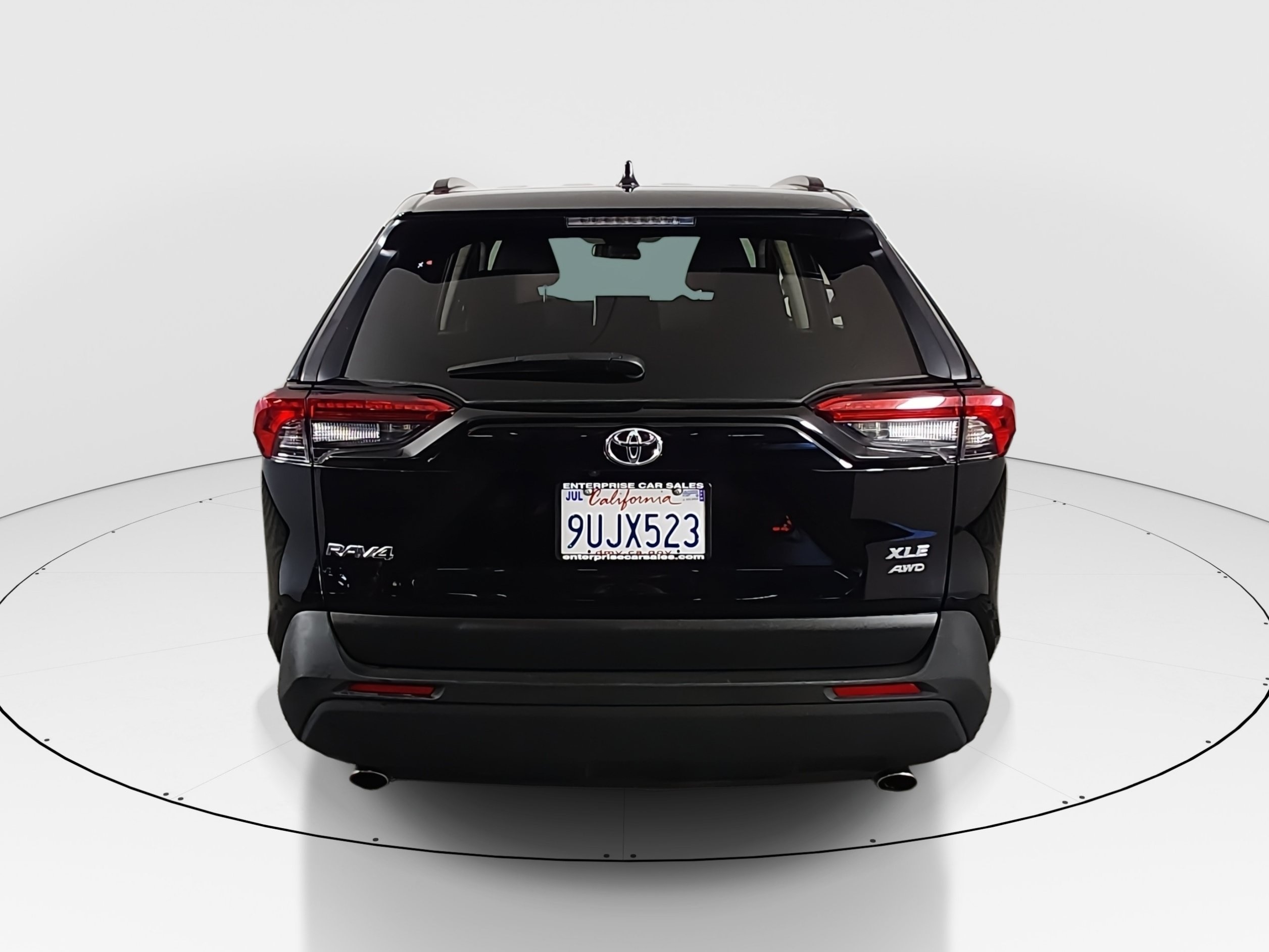 2025 Toyota RAV4 XLE - Photo 6