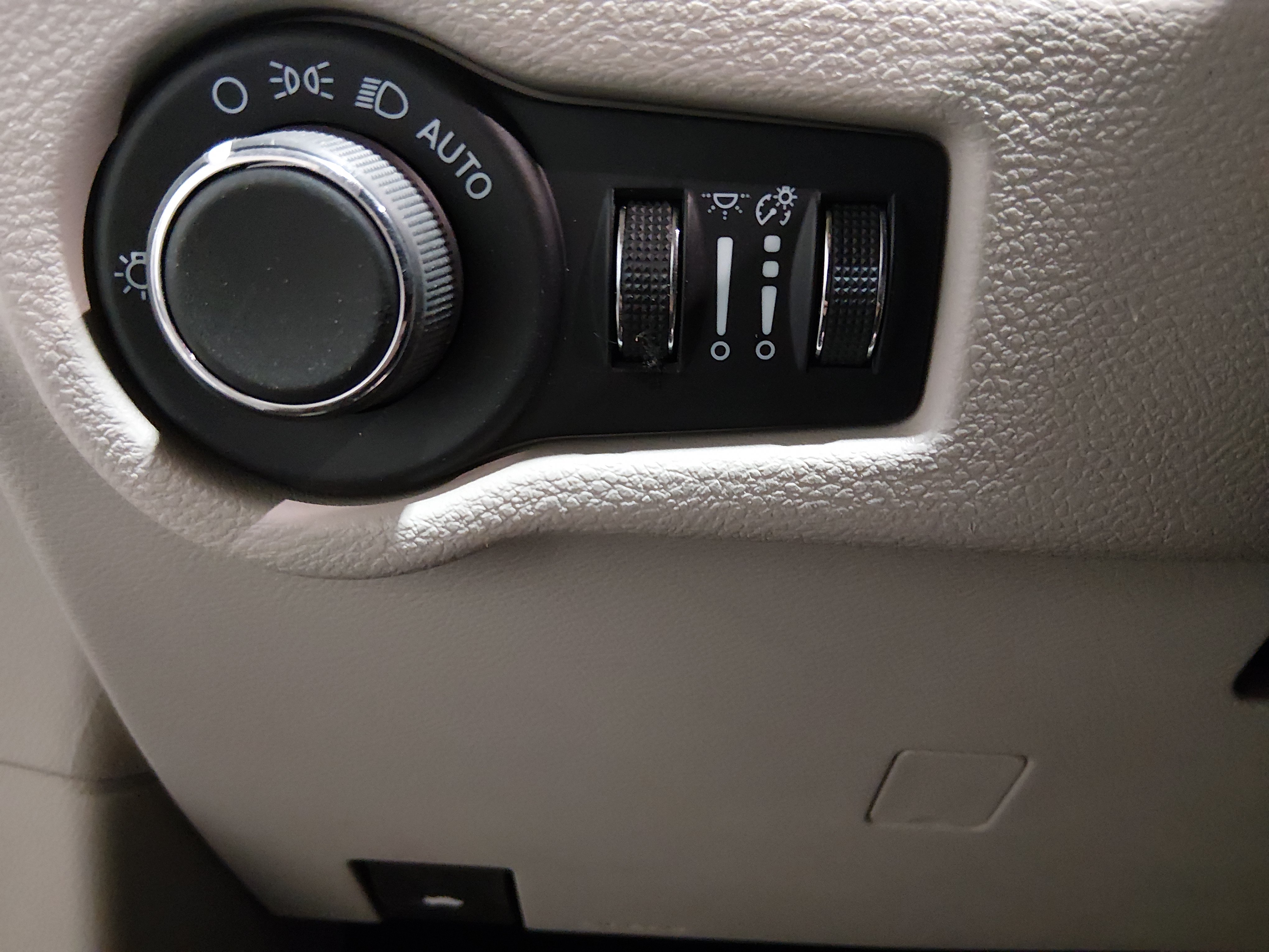 2024 Chrysler Voyager LX - Photo 13