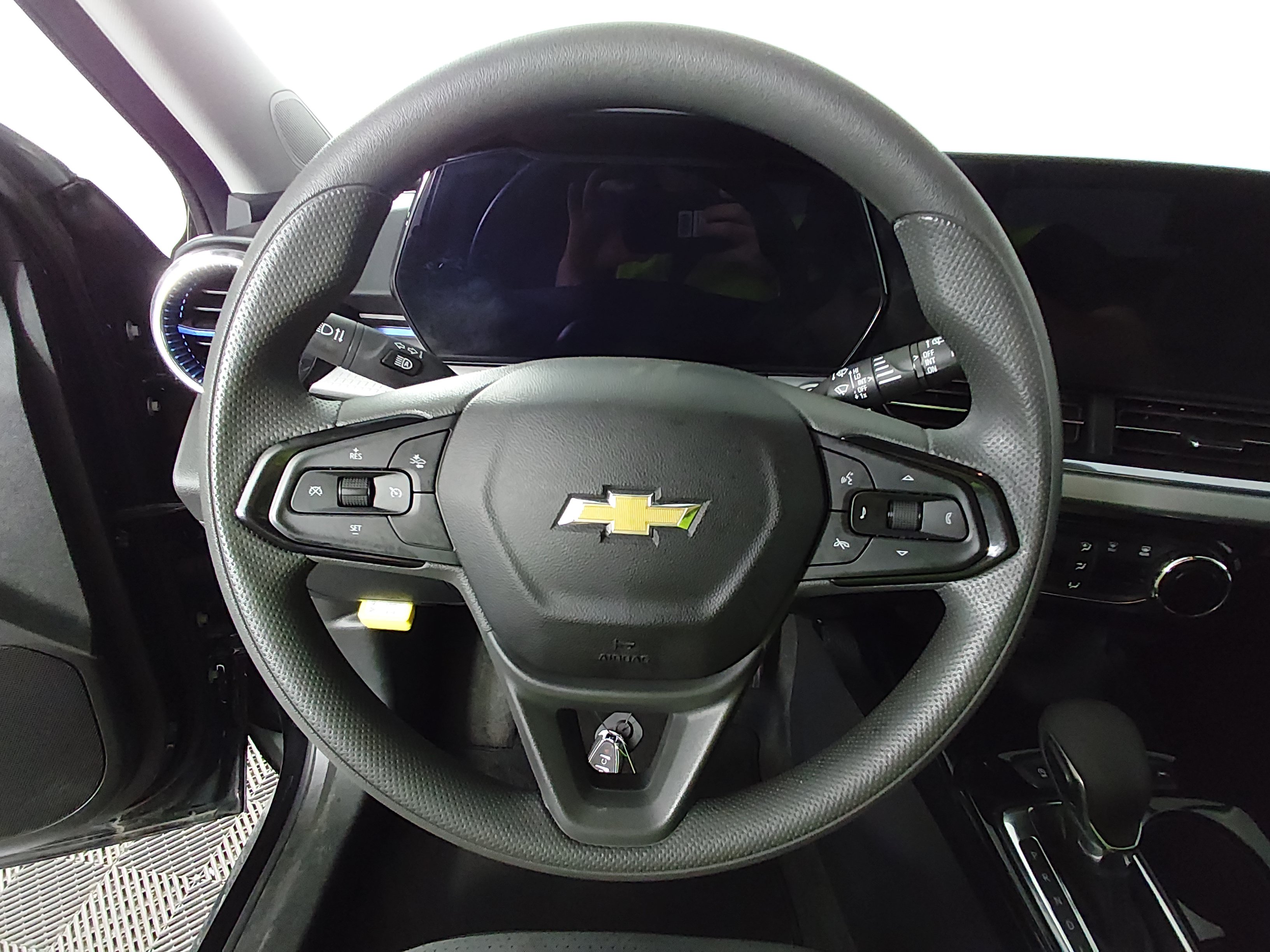 2025 Chevrolet Trax LT - Photo 12