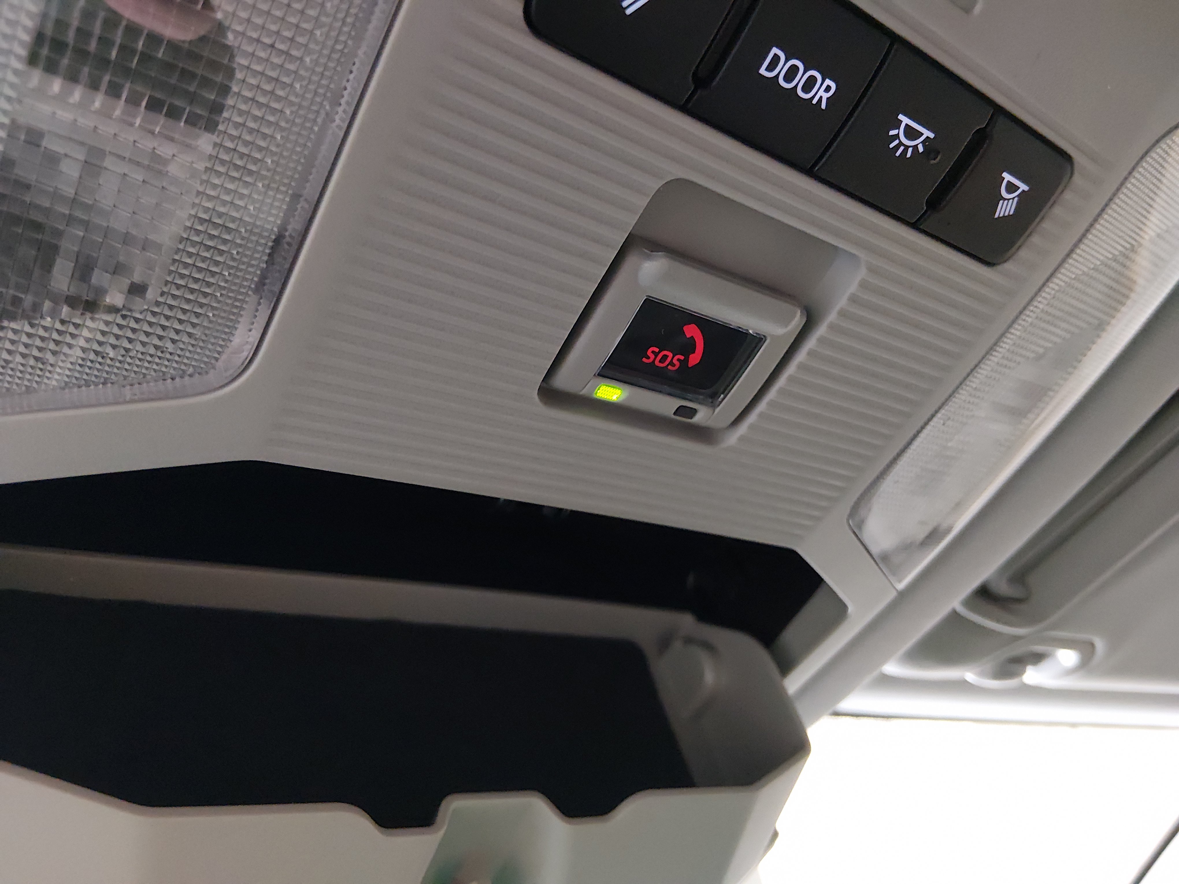 2025 Toyota RAV4 XLE - Photo 19