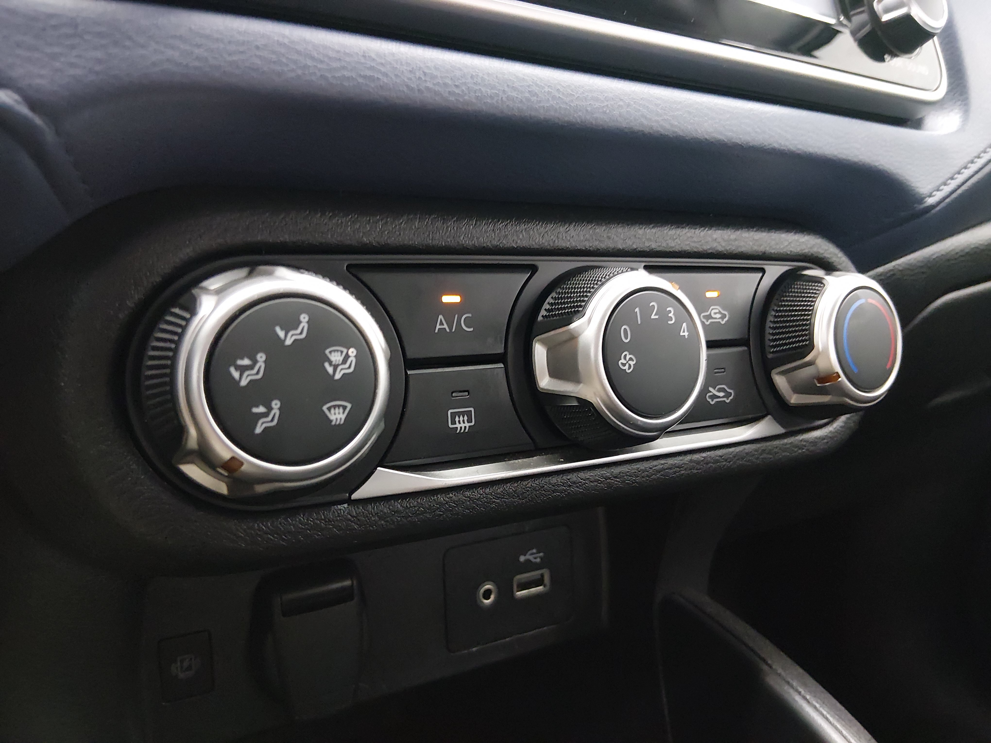 2023 Nissan Versa Sedan SV - Photo 13