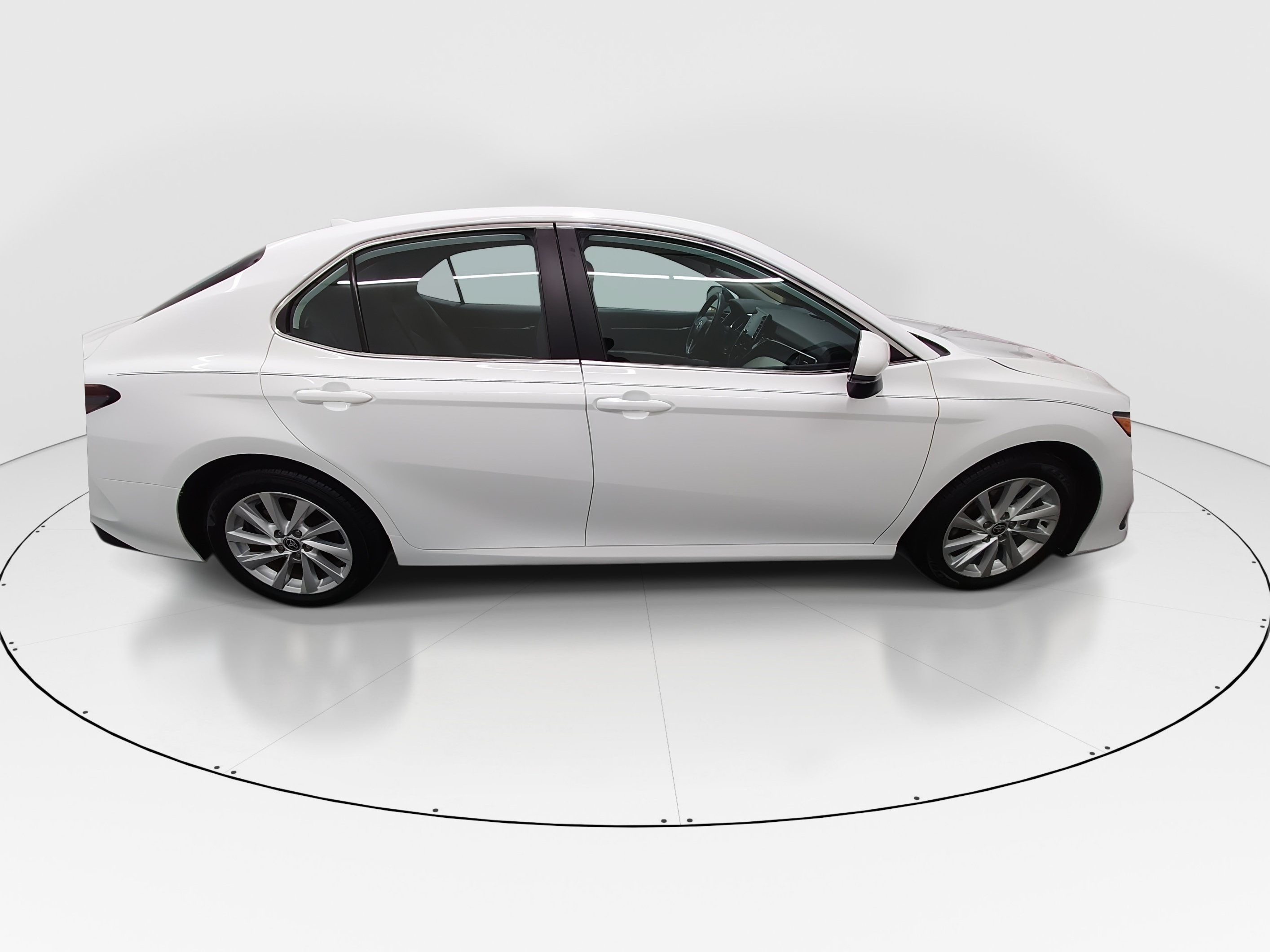 2024 Toyota Camry LE - Photo 8