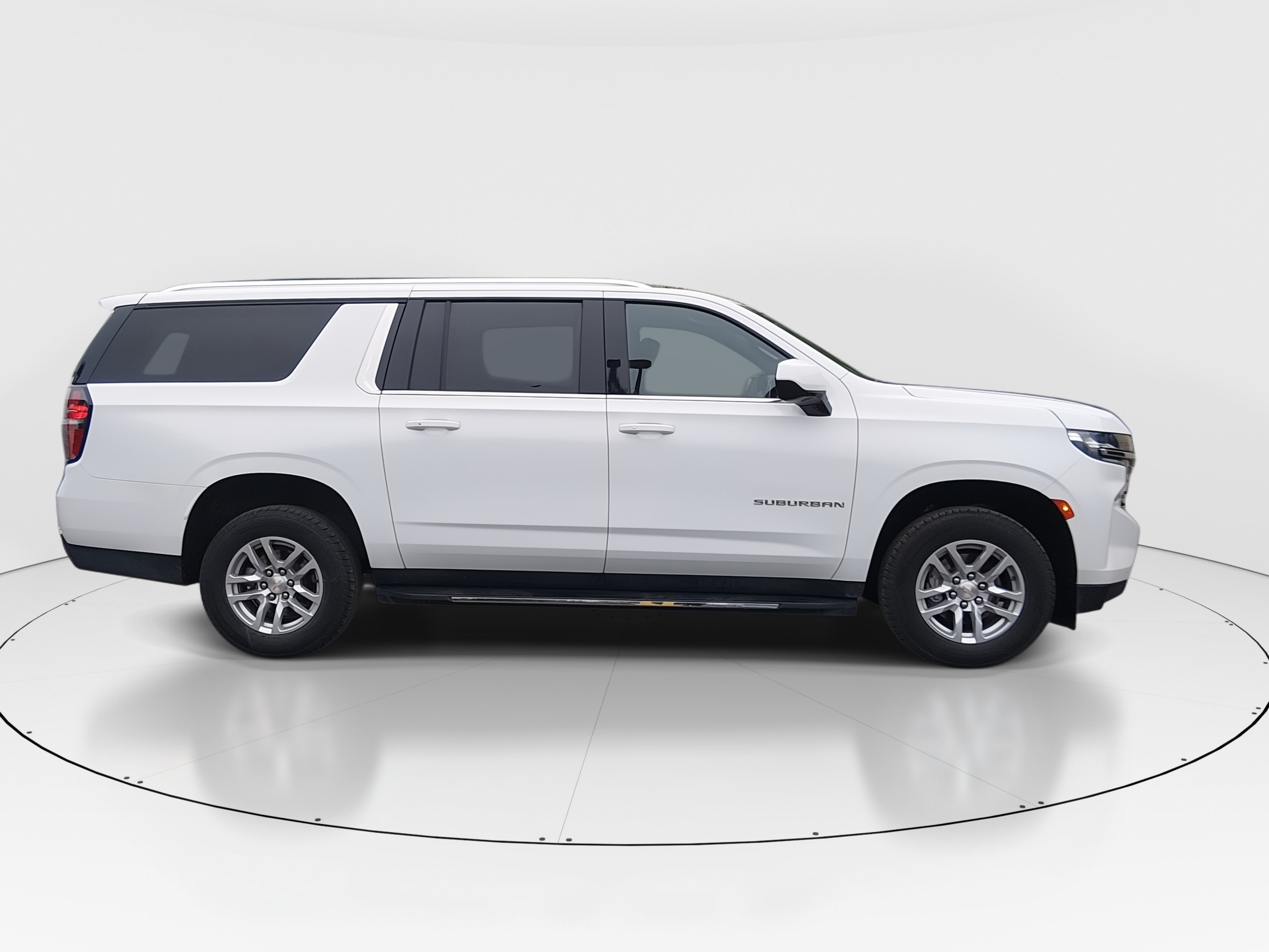 2024 Chevrolet Suburban LT - Photo 8