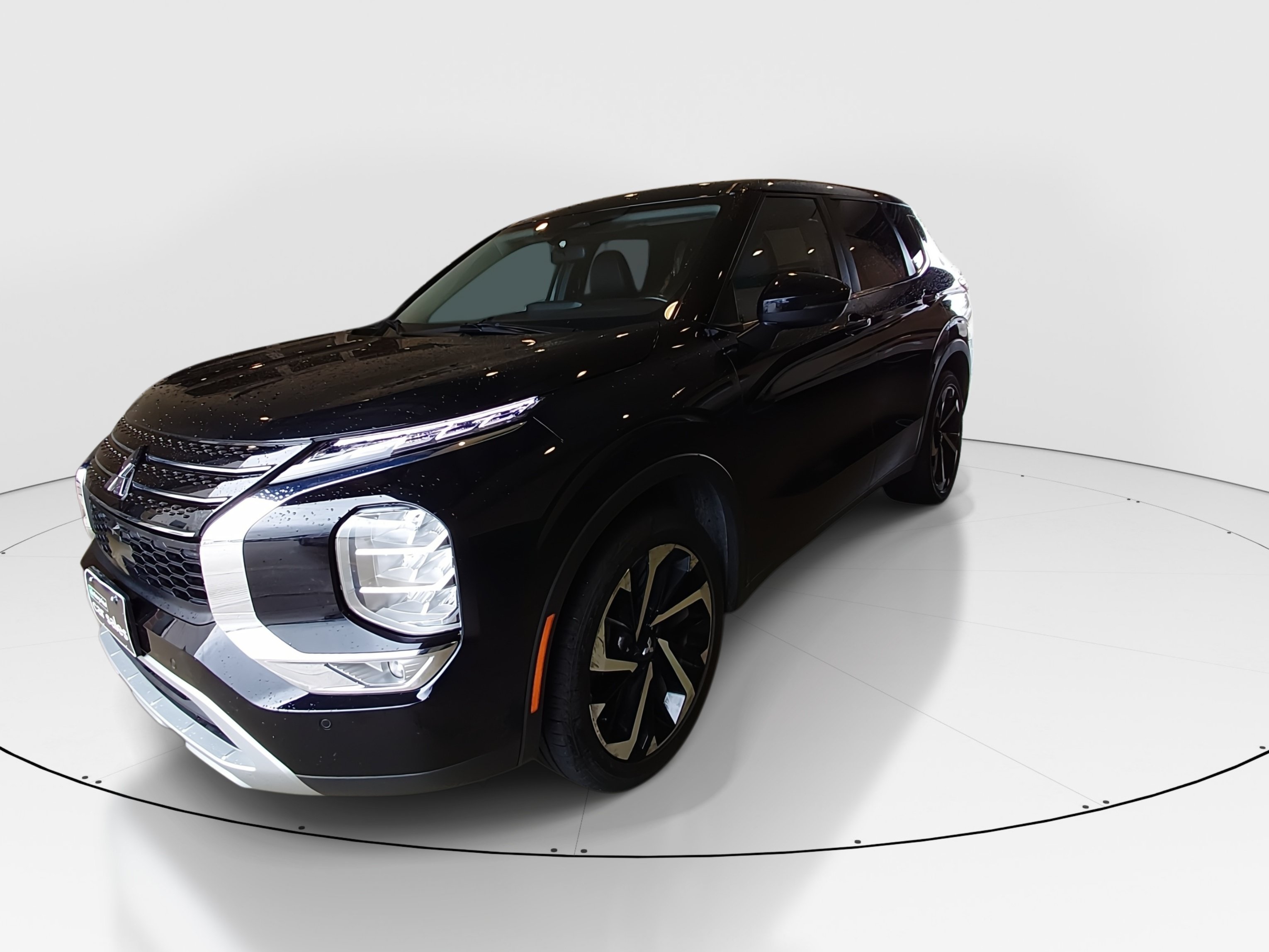 2024 Mitsubishi Outlander SE - Photo 3