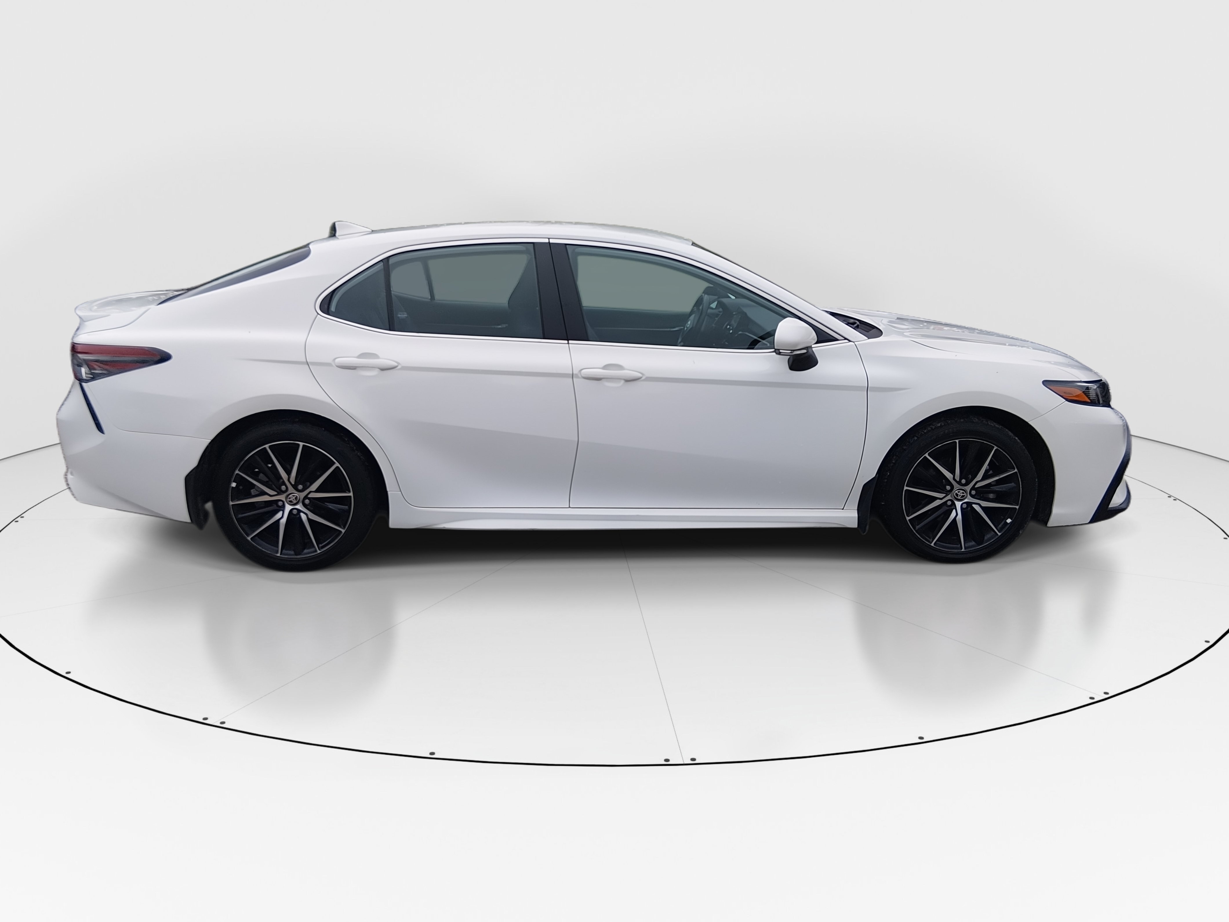 2024 Toyota Camry SE - Photo 8