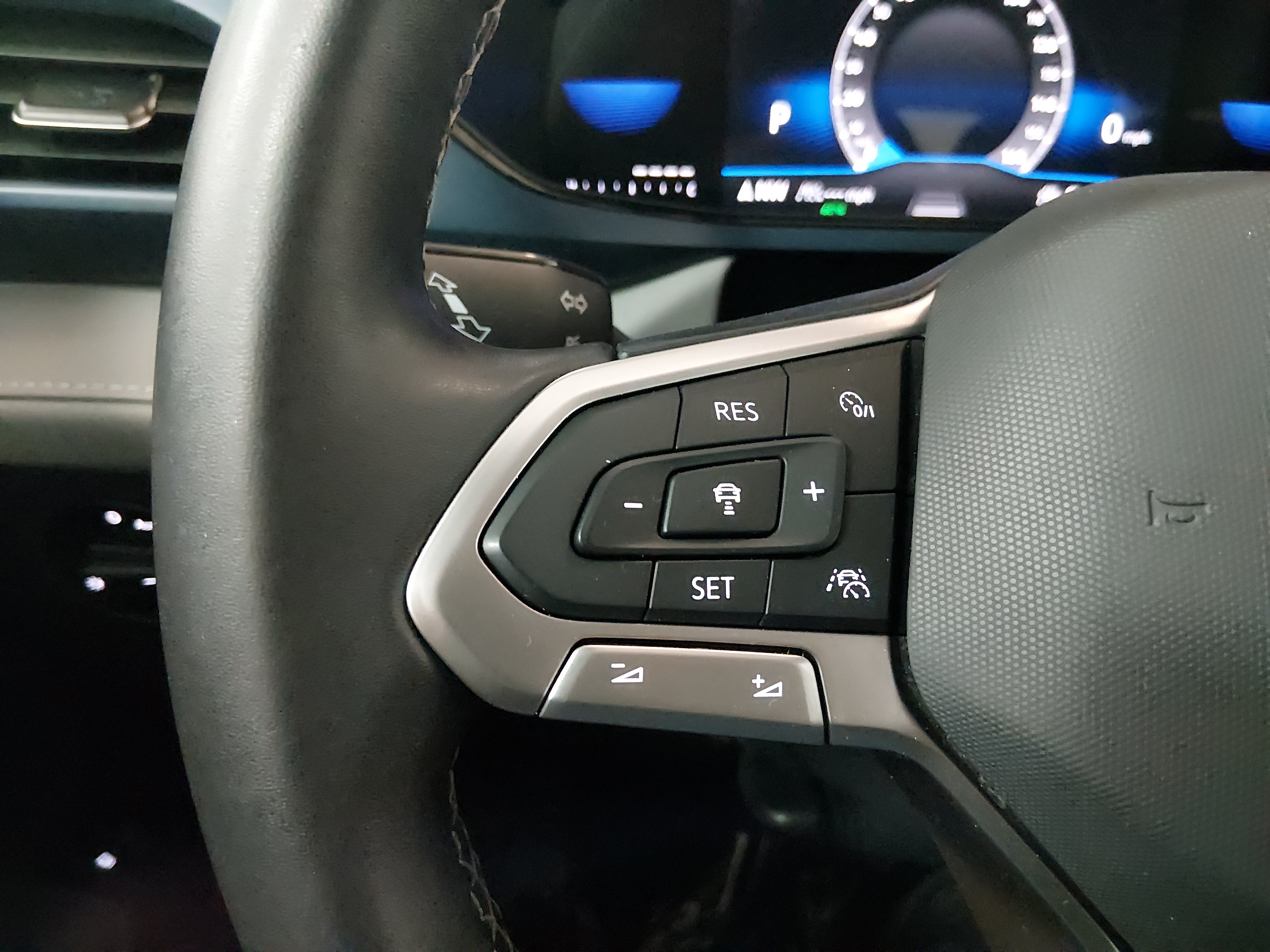 2024 Volkswagen Taos SE - Photo 12