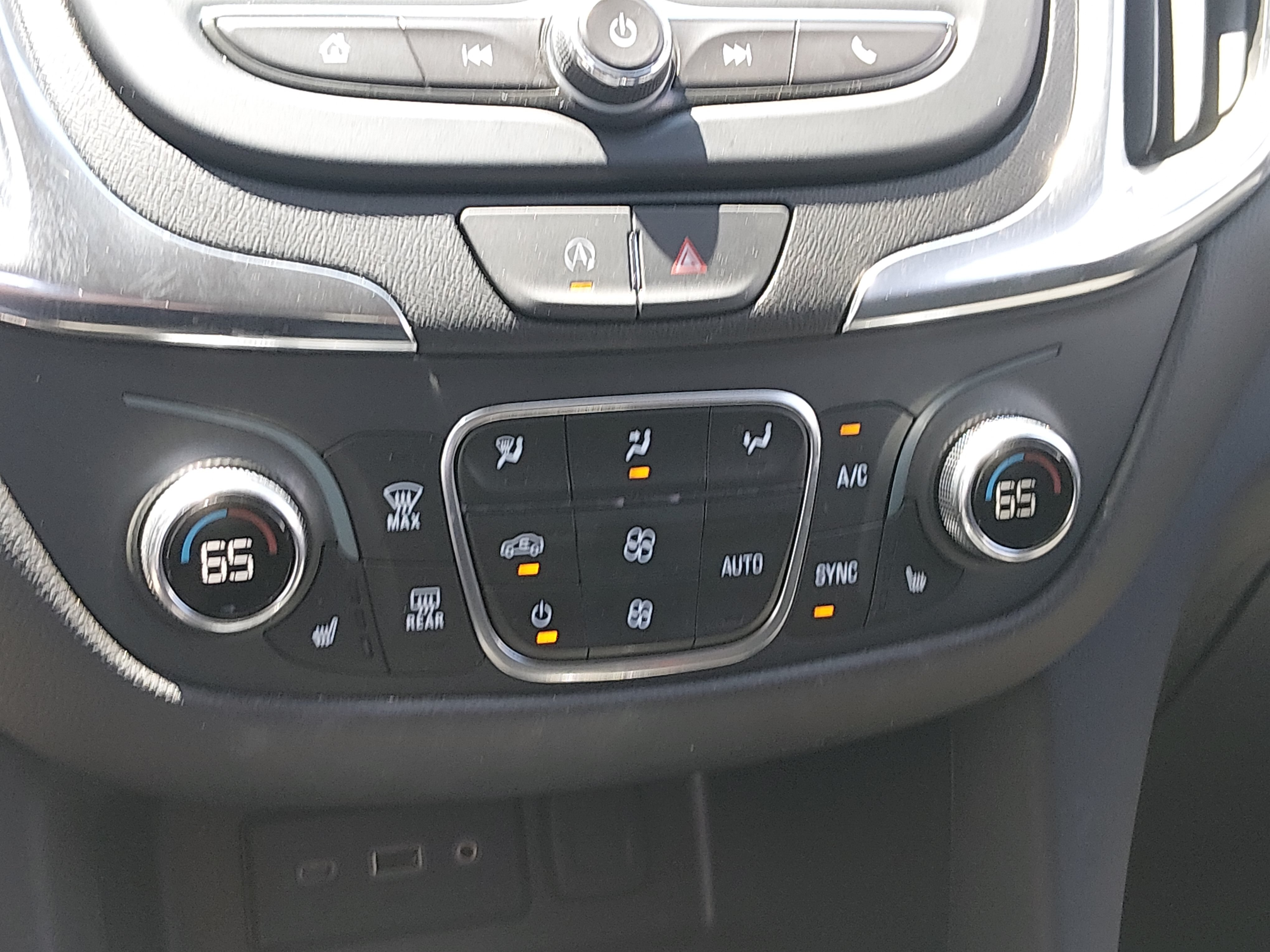 2024 Chevrolet Equinox LT - Photo 17