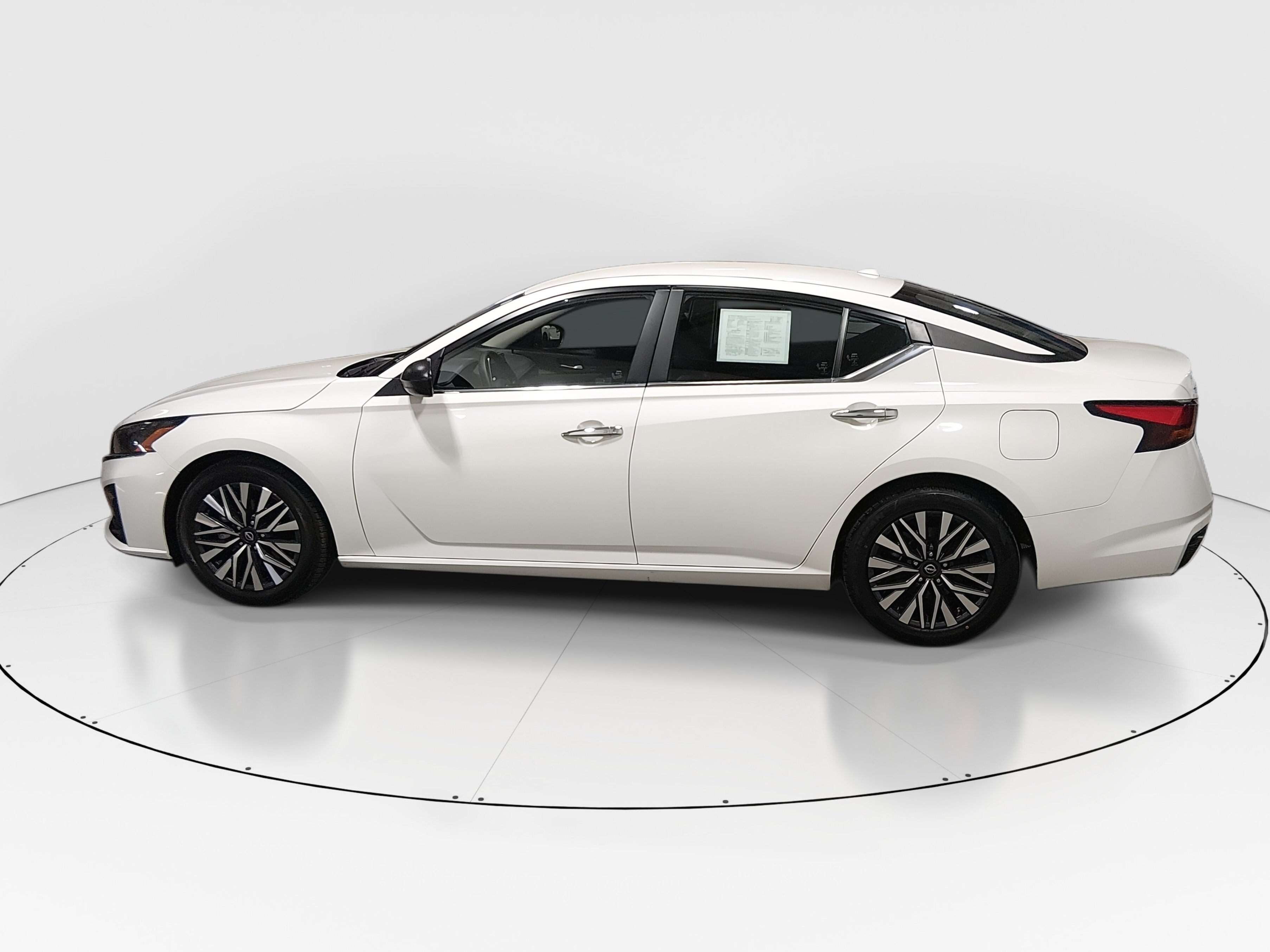 2025 Nissan Altima SV - Photo 4