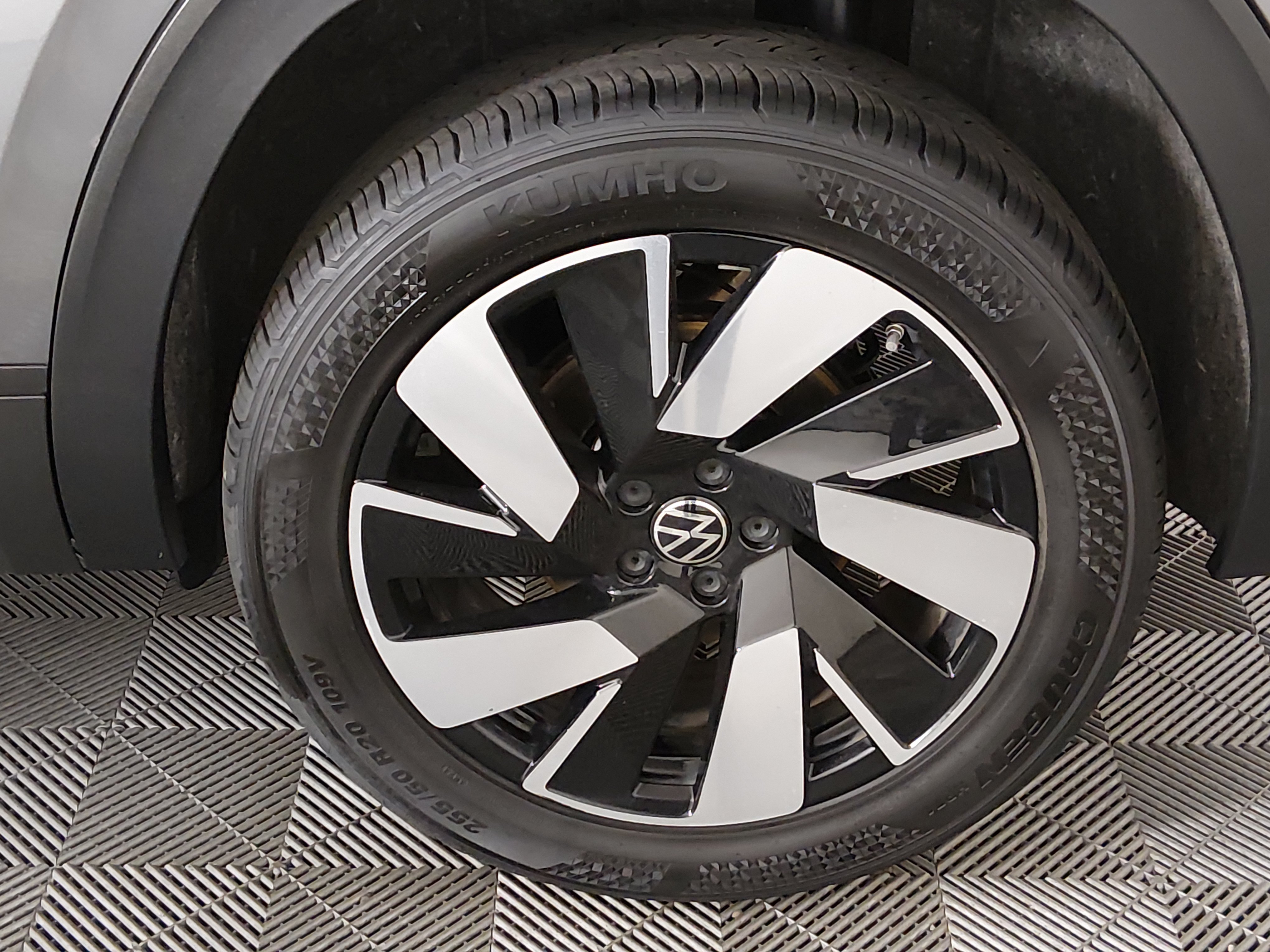 2024 Volkswagen Atlas Cross Sport SE w/Tech - Photo 10