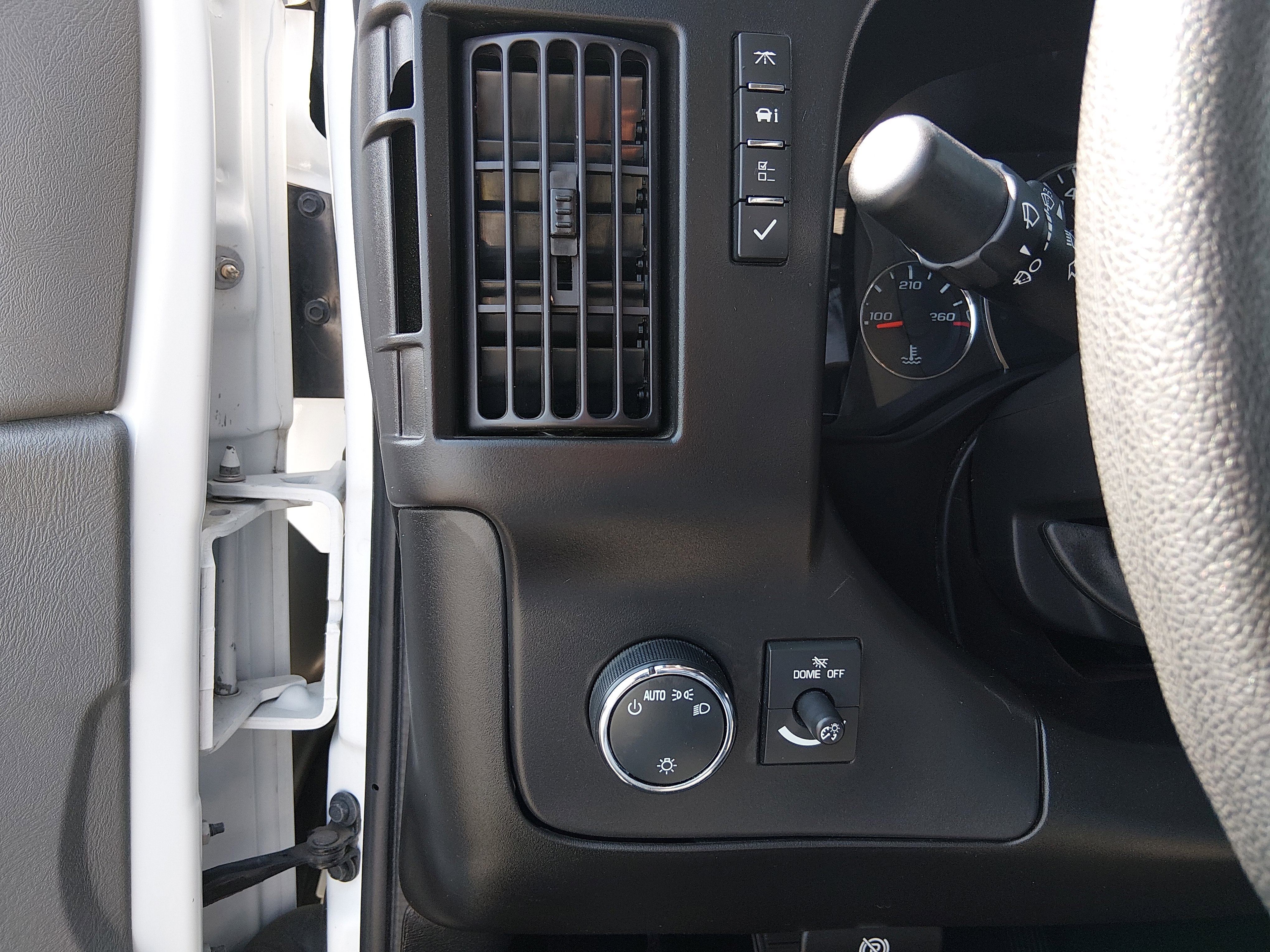 2023 Chevrolet Express Passenger LT - Photo 13