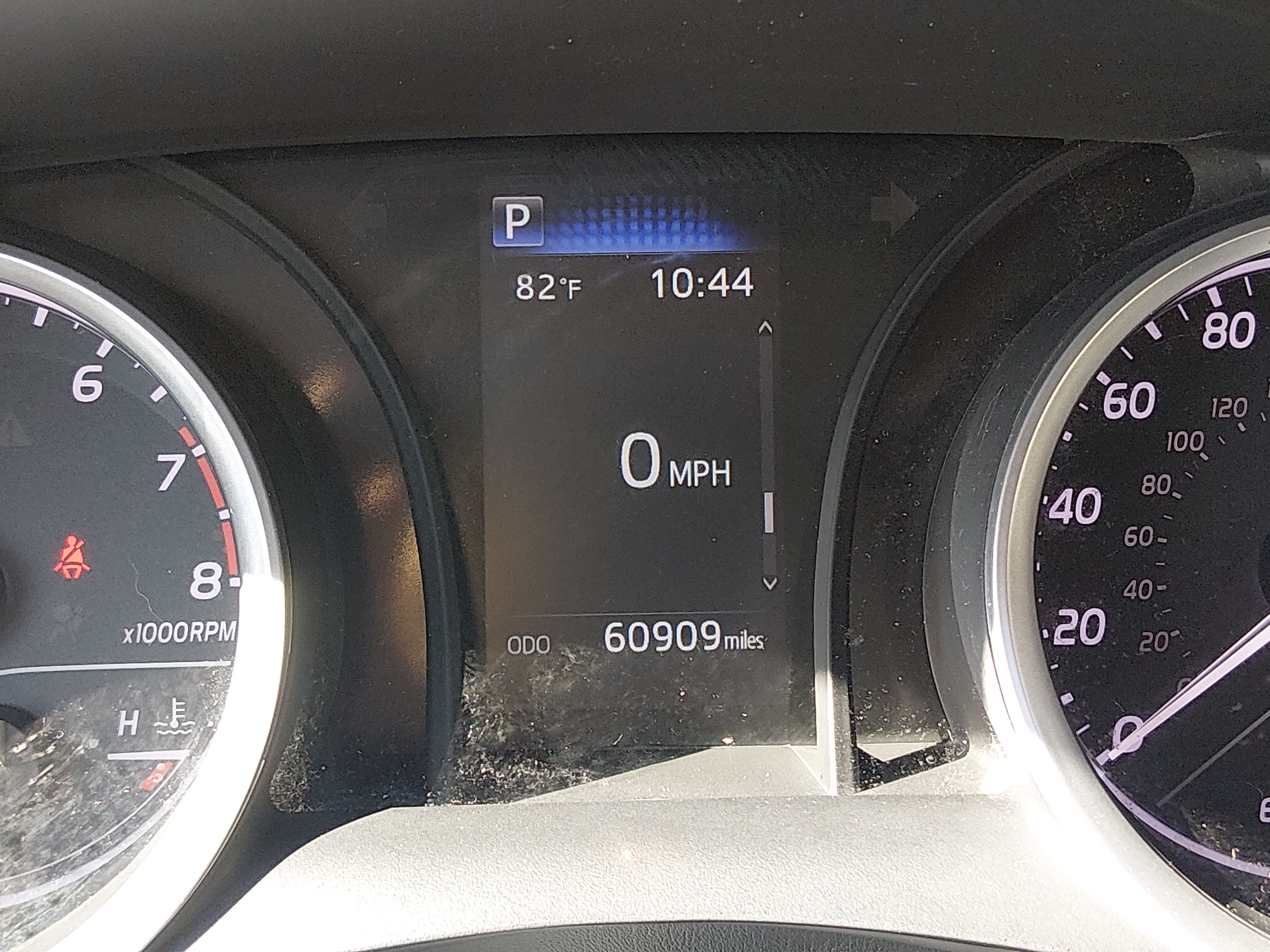 2024 Toyota Camry LE - Photo 14
