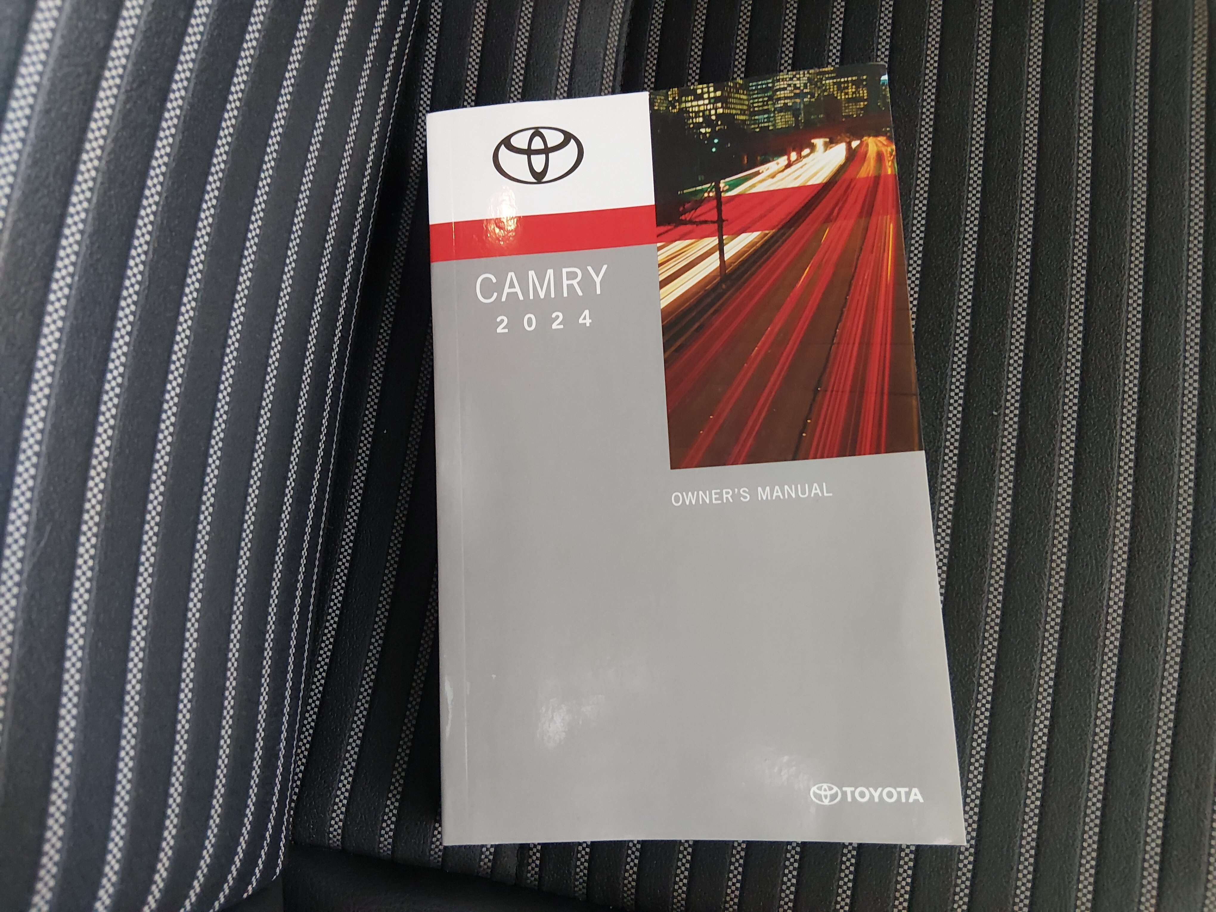 2024 Toyota Camry SE - Photo 22