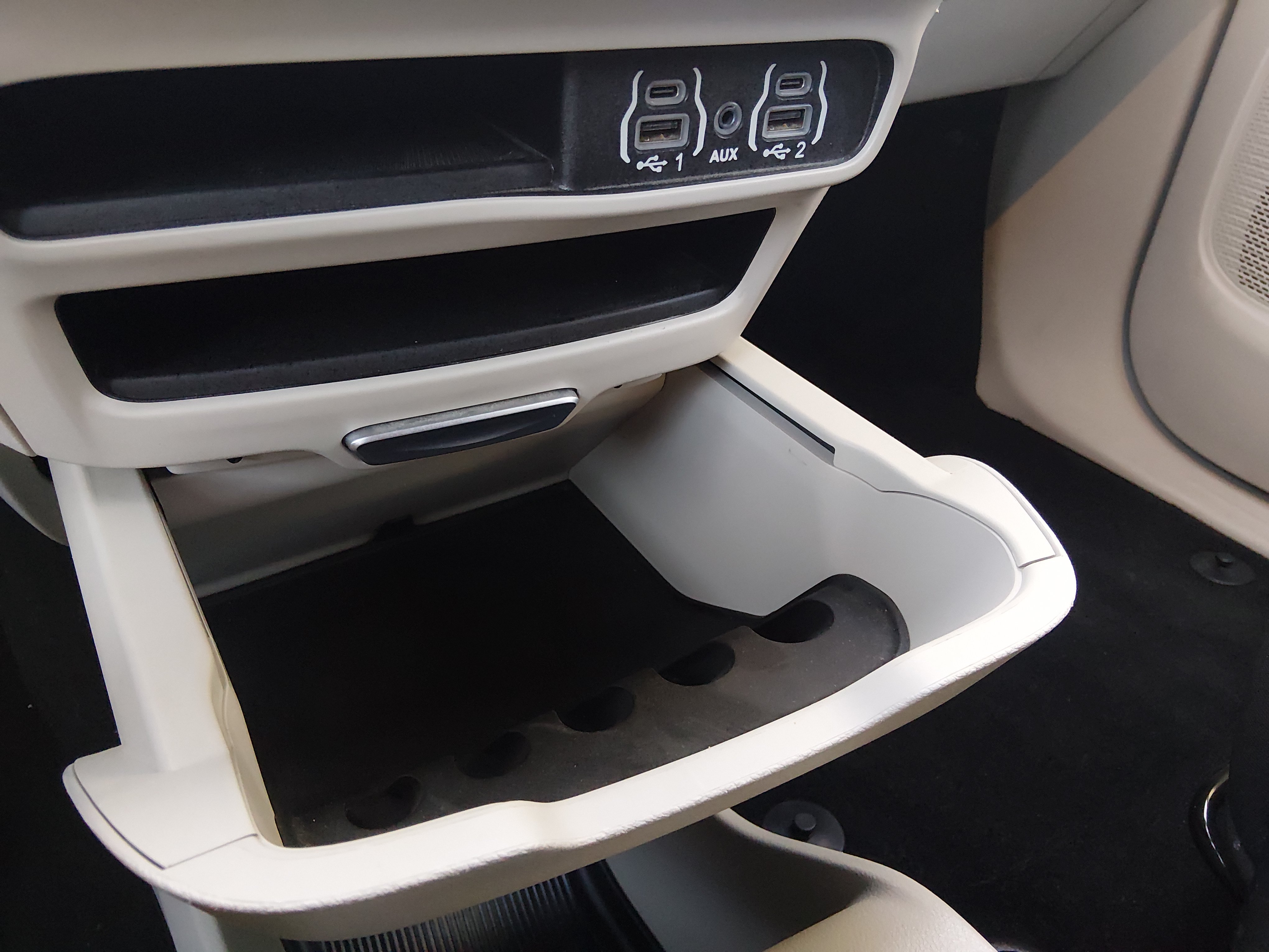 2023 Chrysler Voyager LX - Photo 20