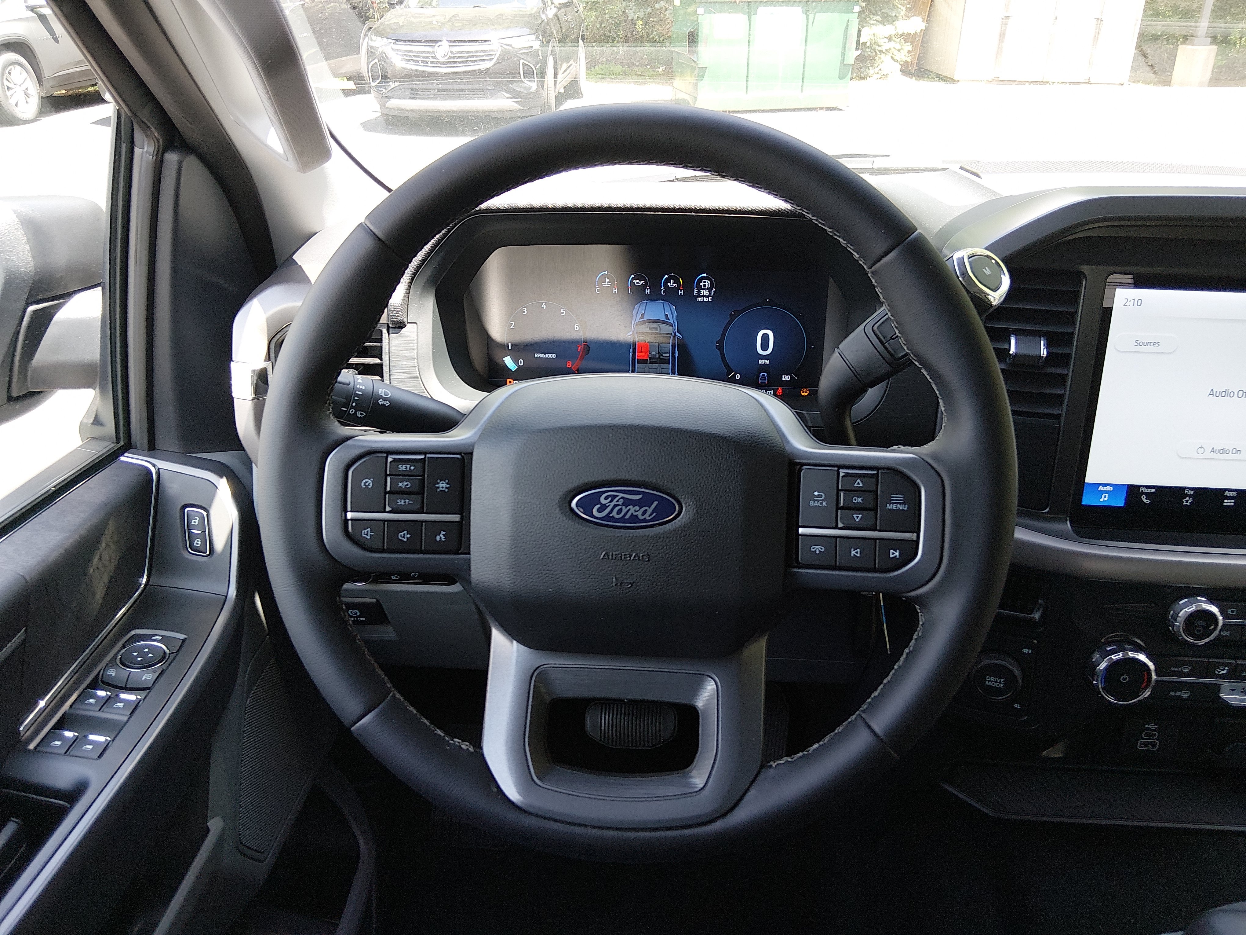 2025 Ford F-150 XLT - Photo 12