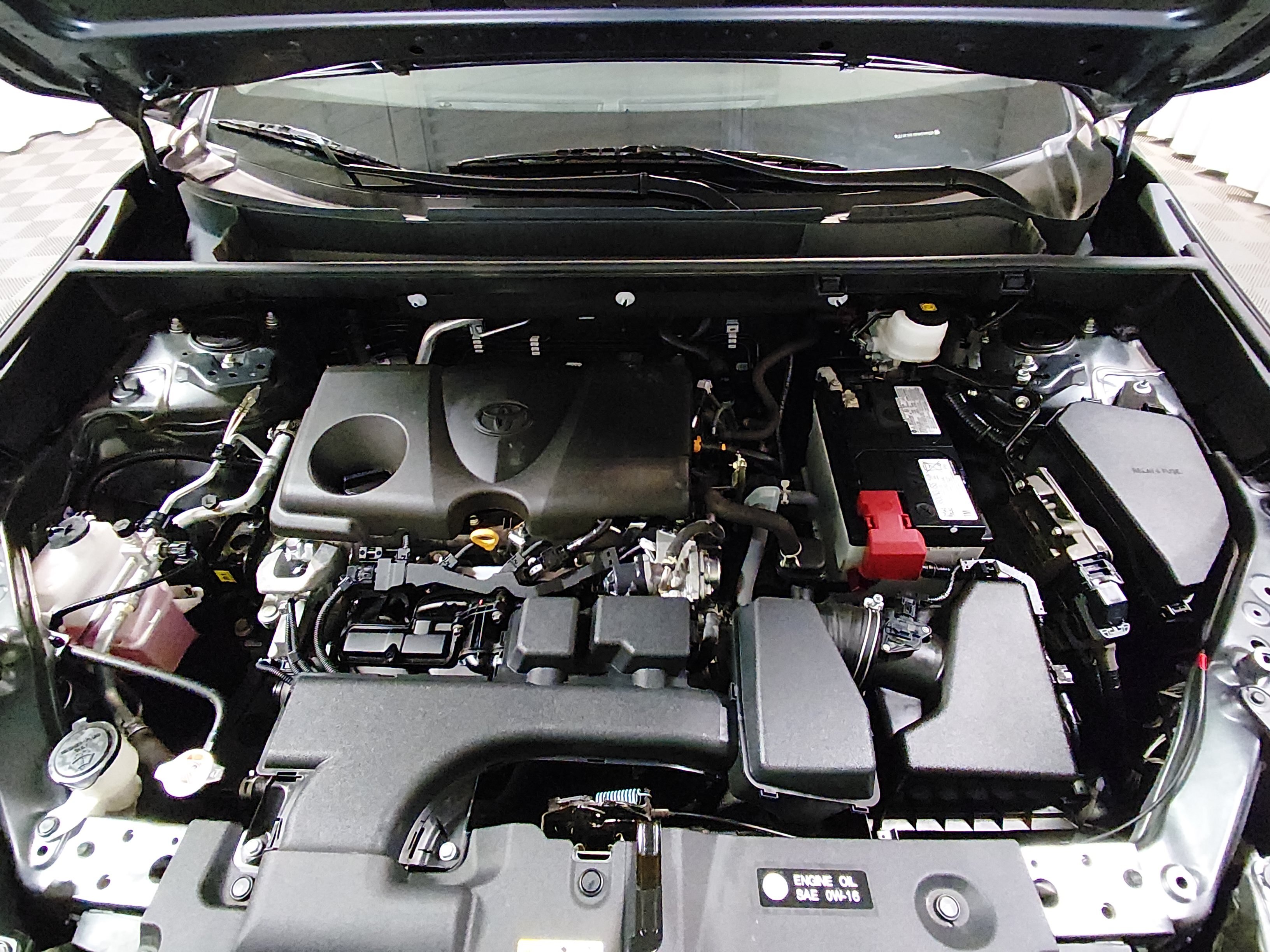 2025 Toyota RAV4 XLE - Photo 9