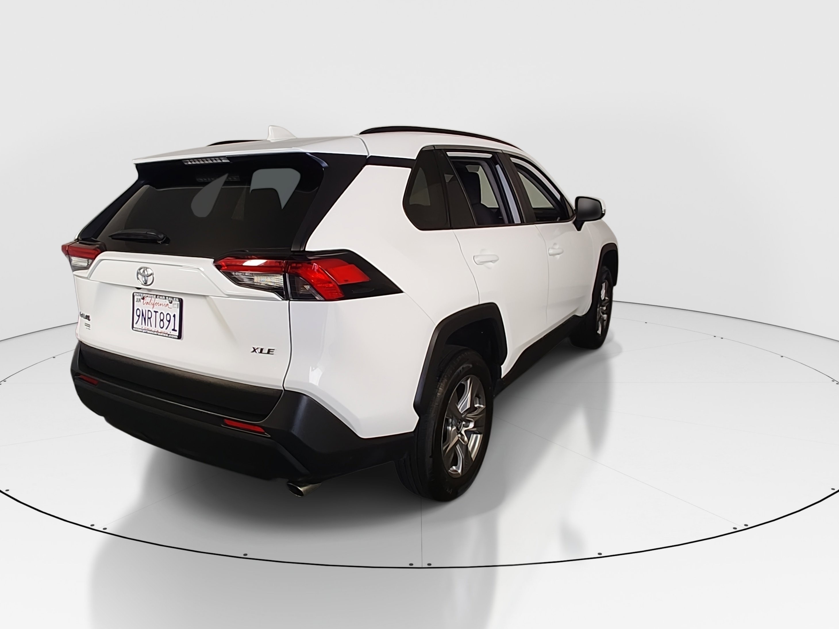 2024 Toyota RAV4 XLE - Photo 7