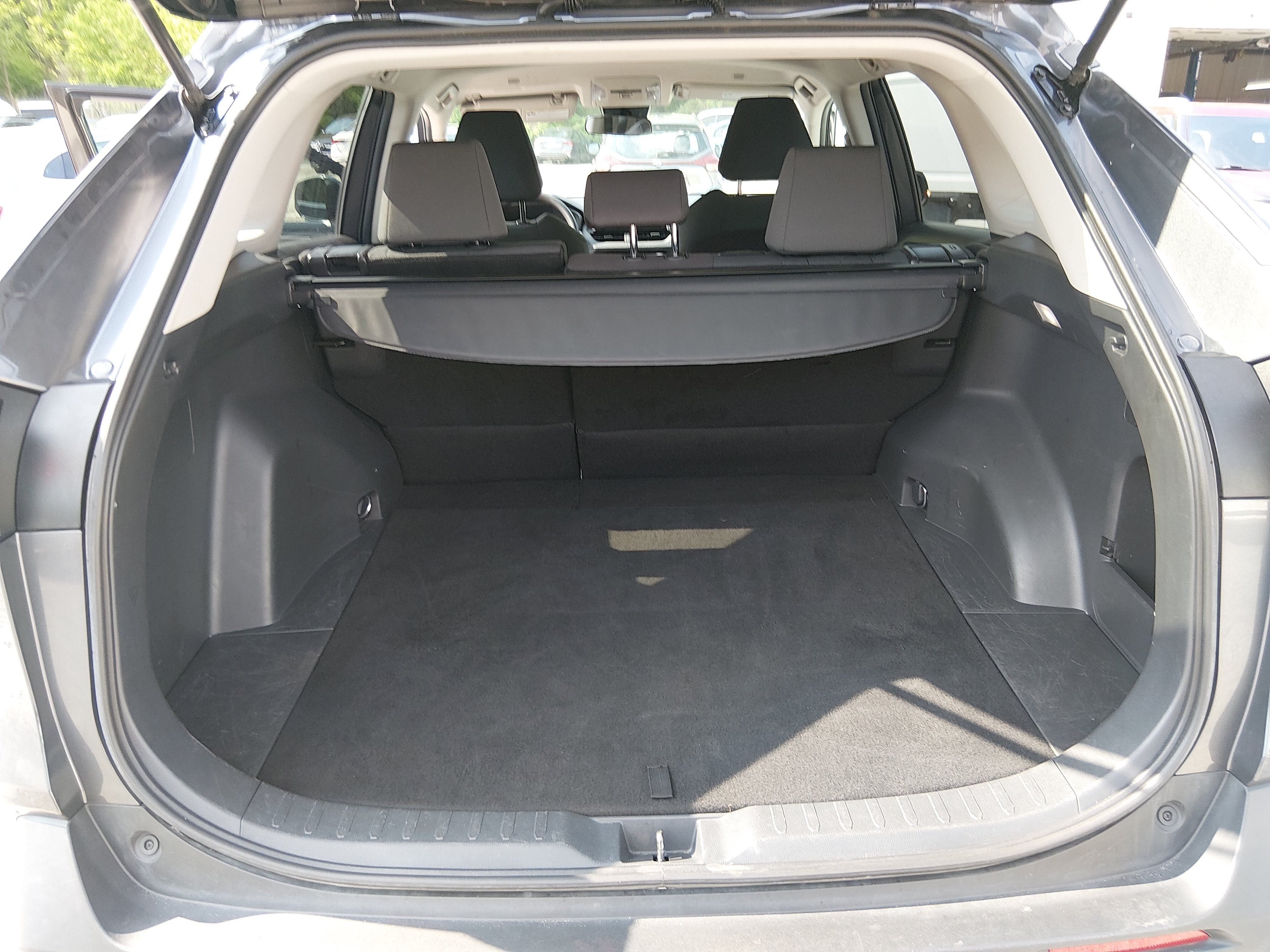 2024 Toyota RAV4 XLE - Photo 11