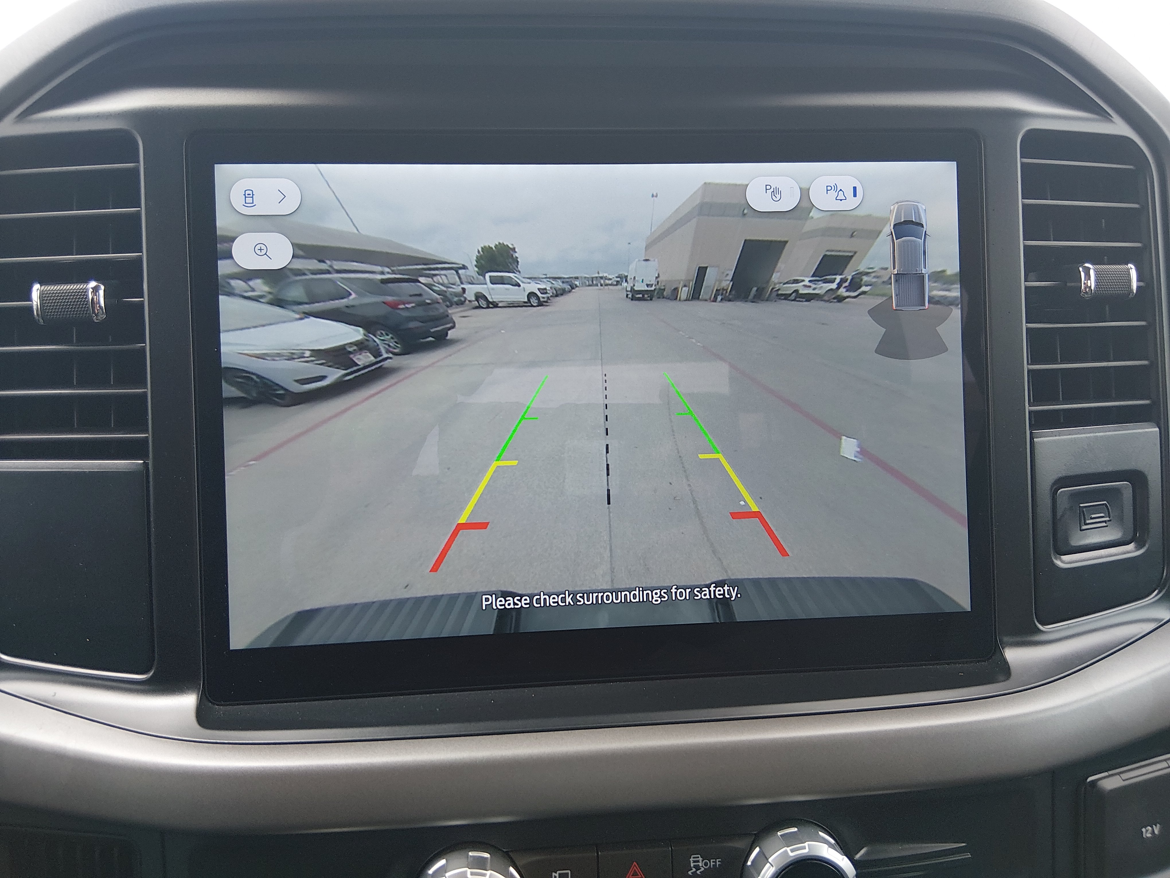 2025 Ford F-150 XLT - Photo 17
