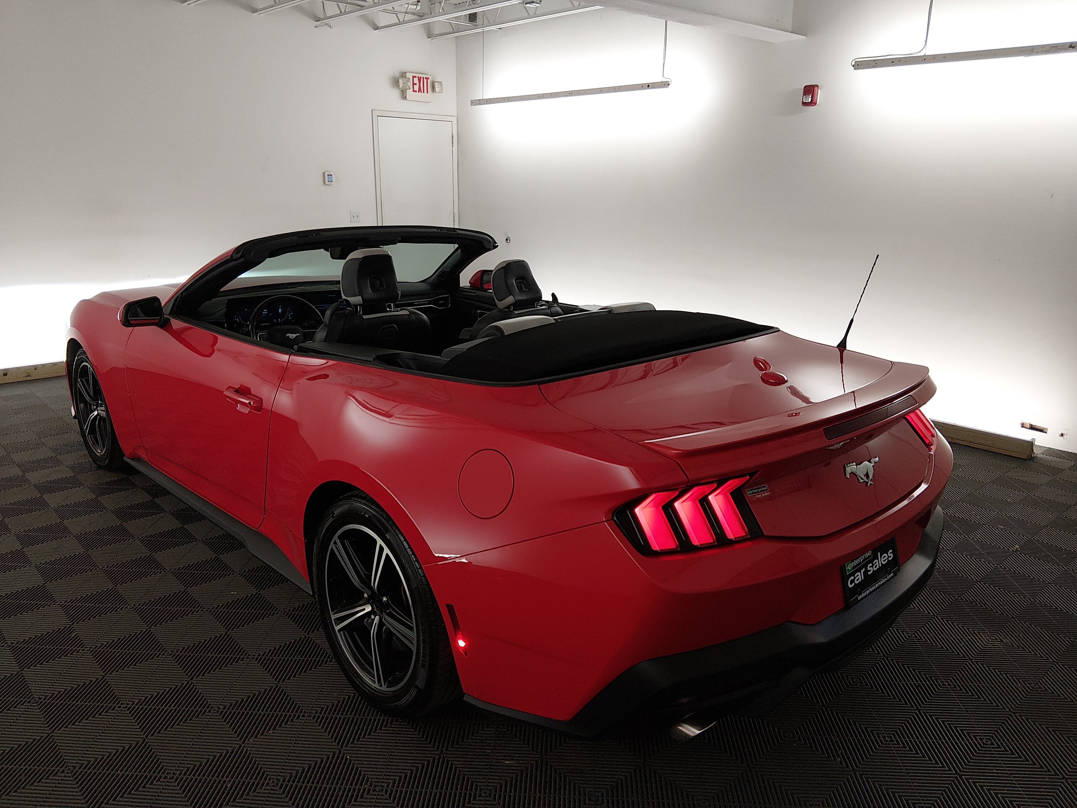 2024 Ford Mustang EcoBoost Premium - Photo 18
