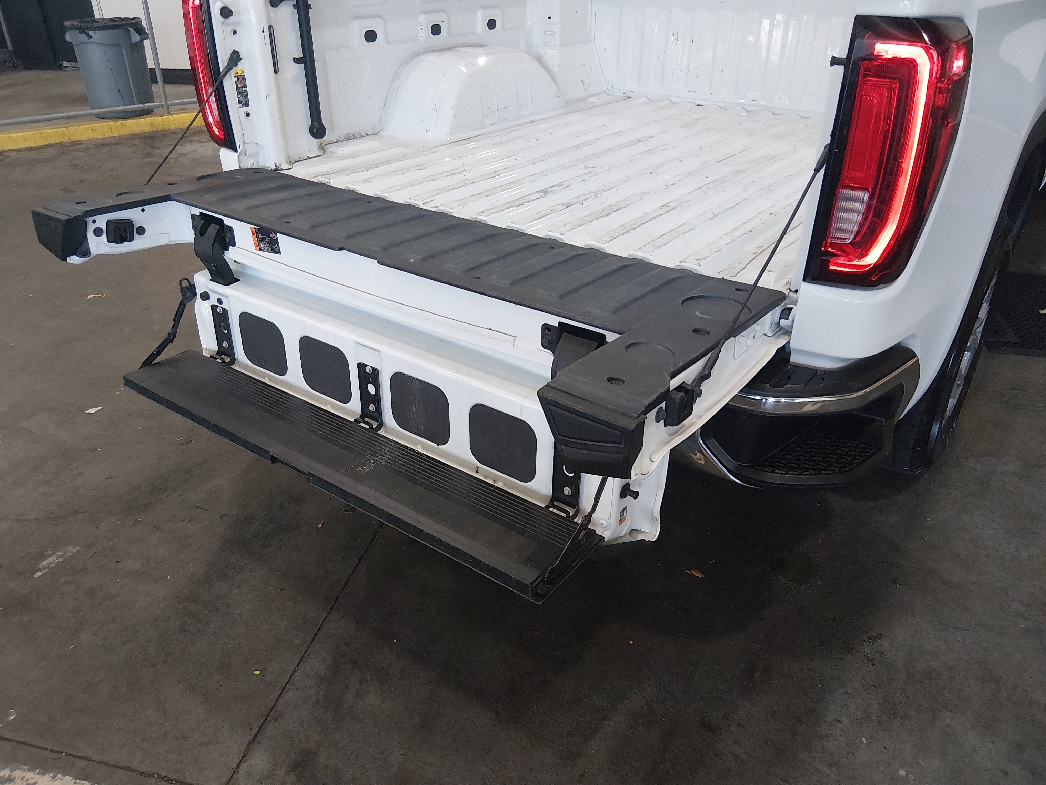 2024 GMC Sierra 1500 SLT - Photo 22