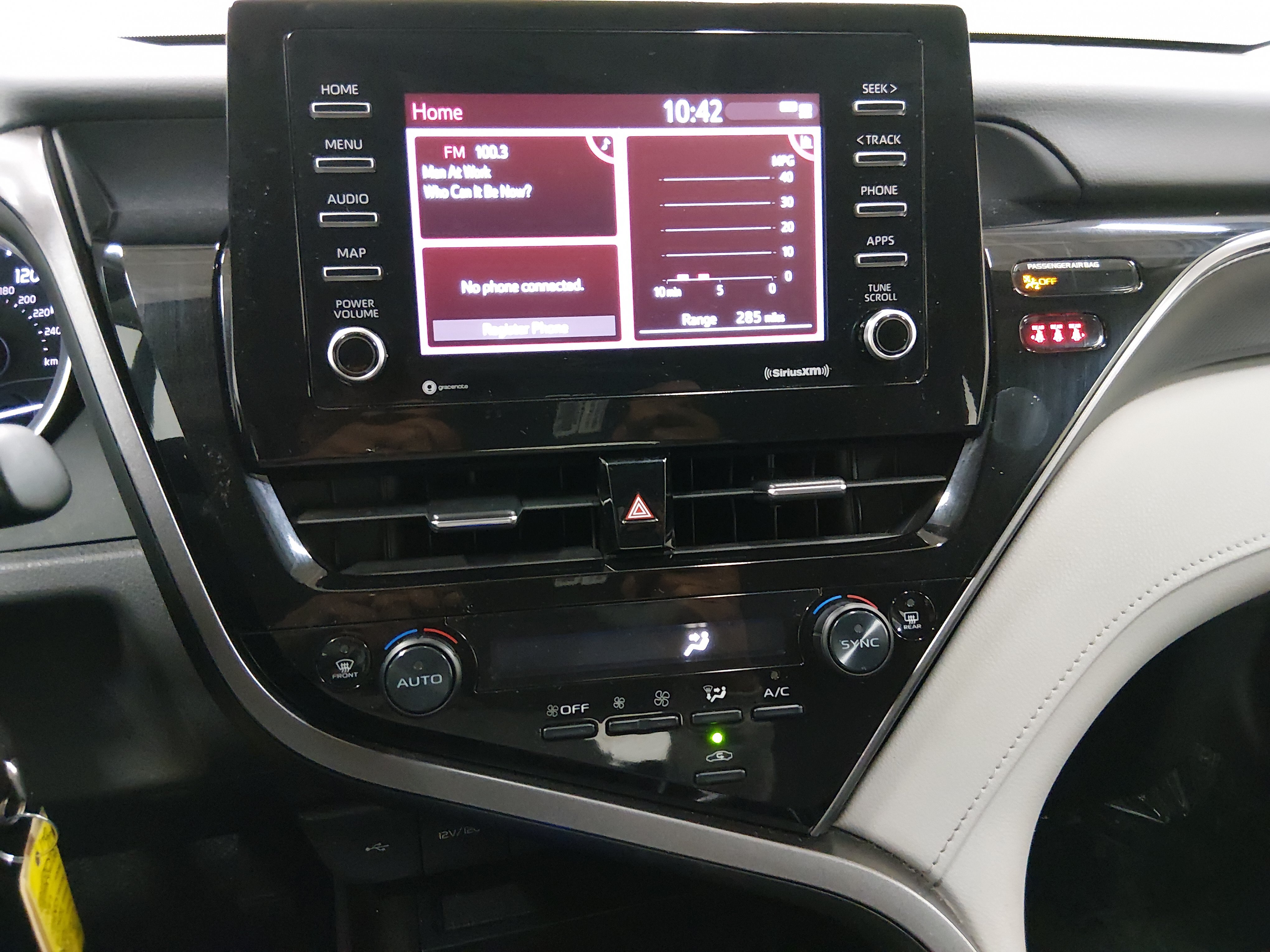 2024 Toyota Camry LE - Photo 13