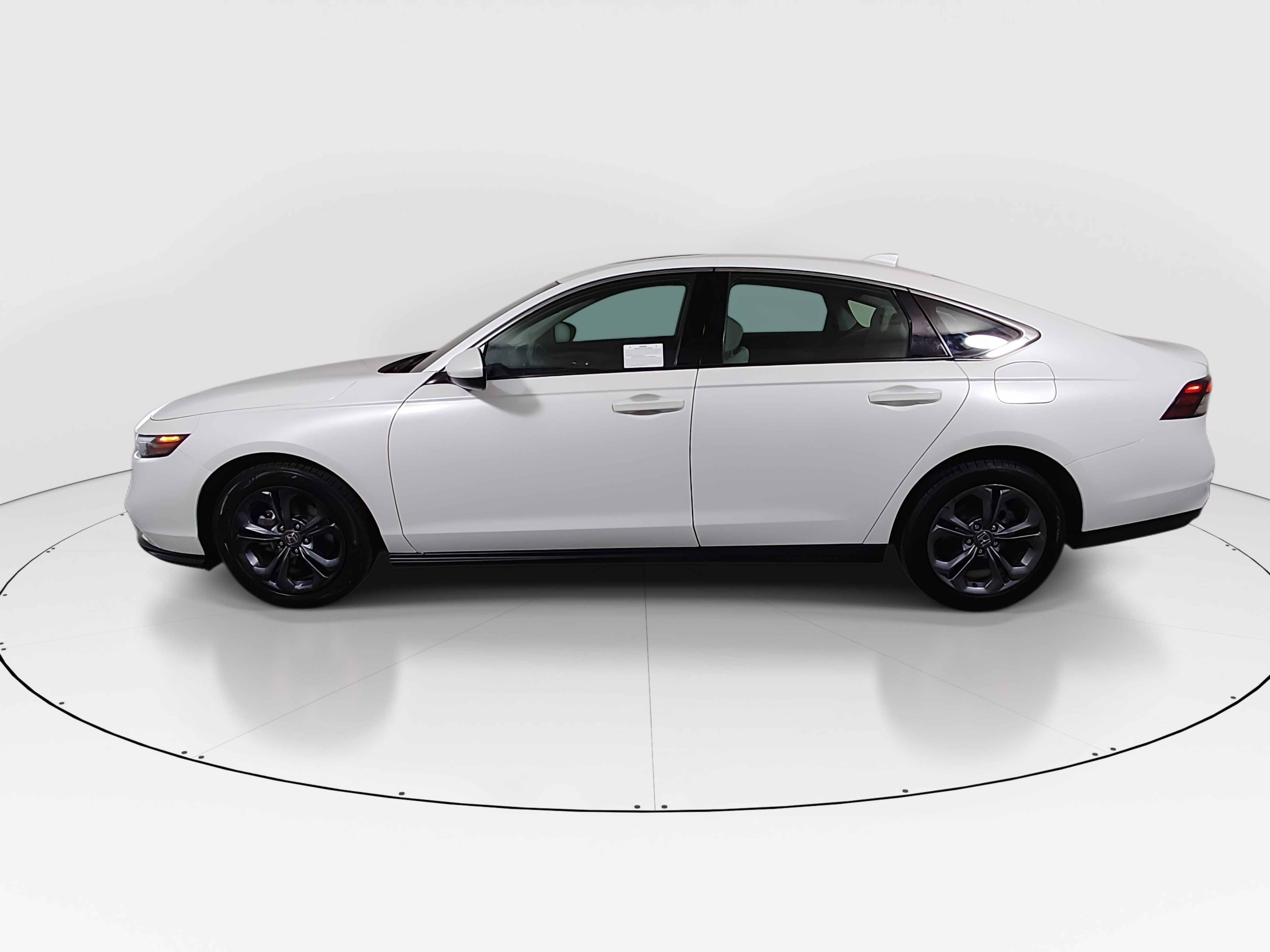 2023 Honda Accord EX - Photo 4