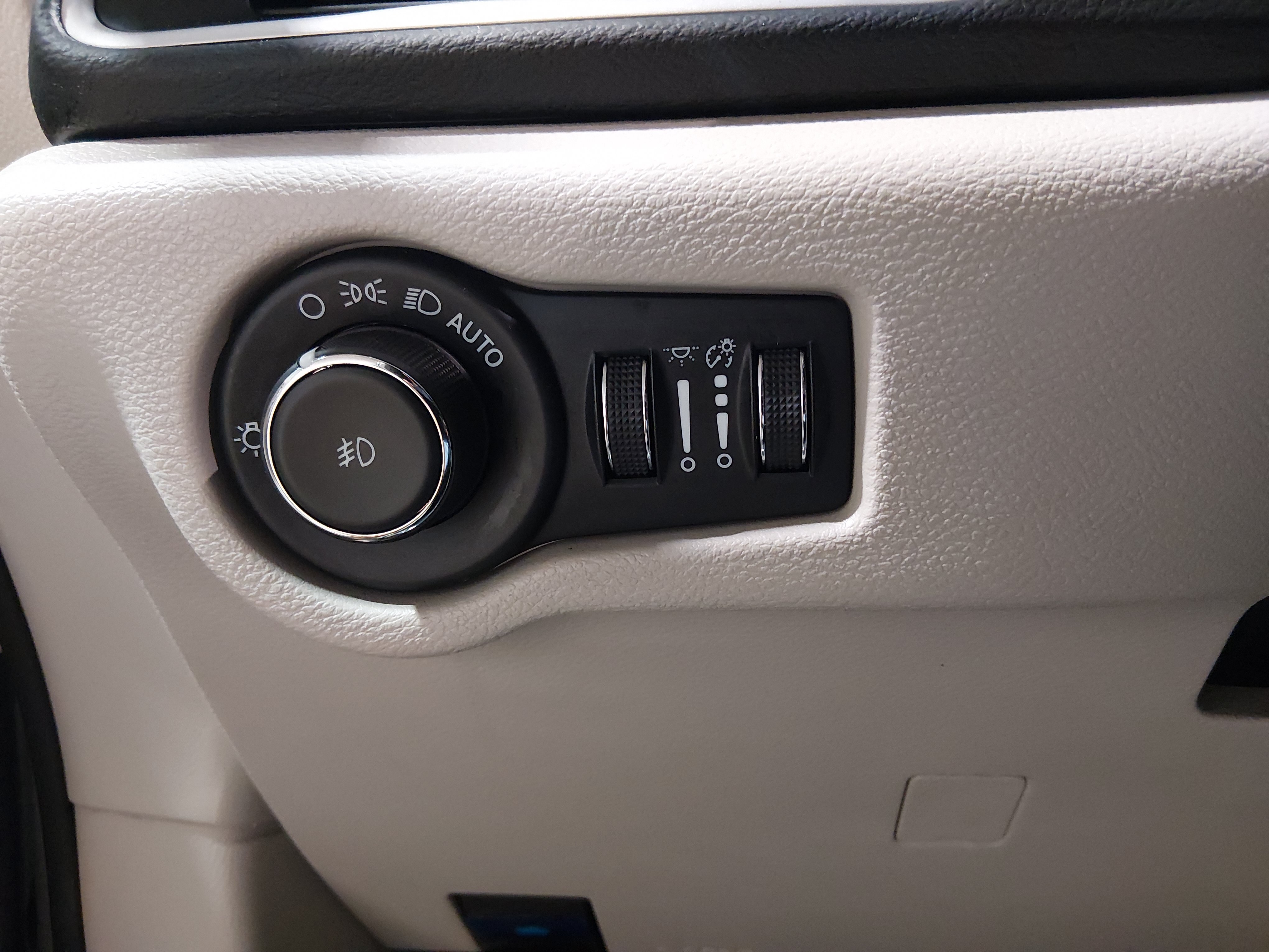 2023 Chrysler Pacifica Touring L - Photo 13