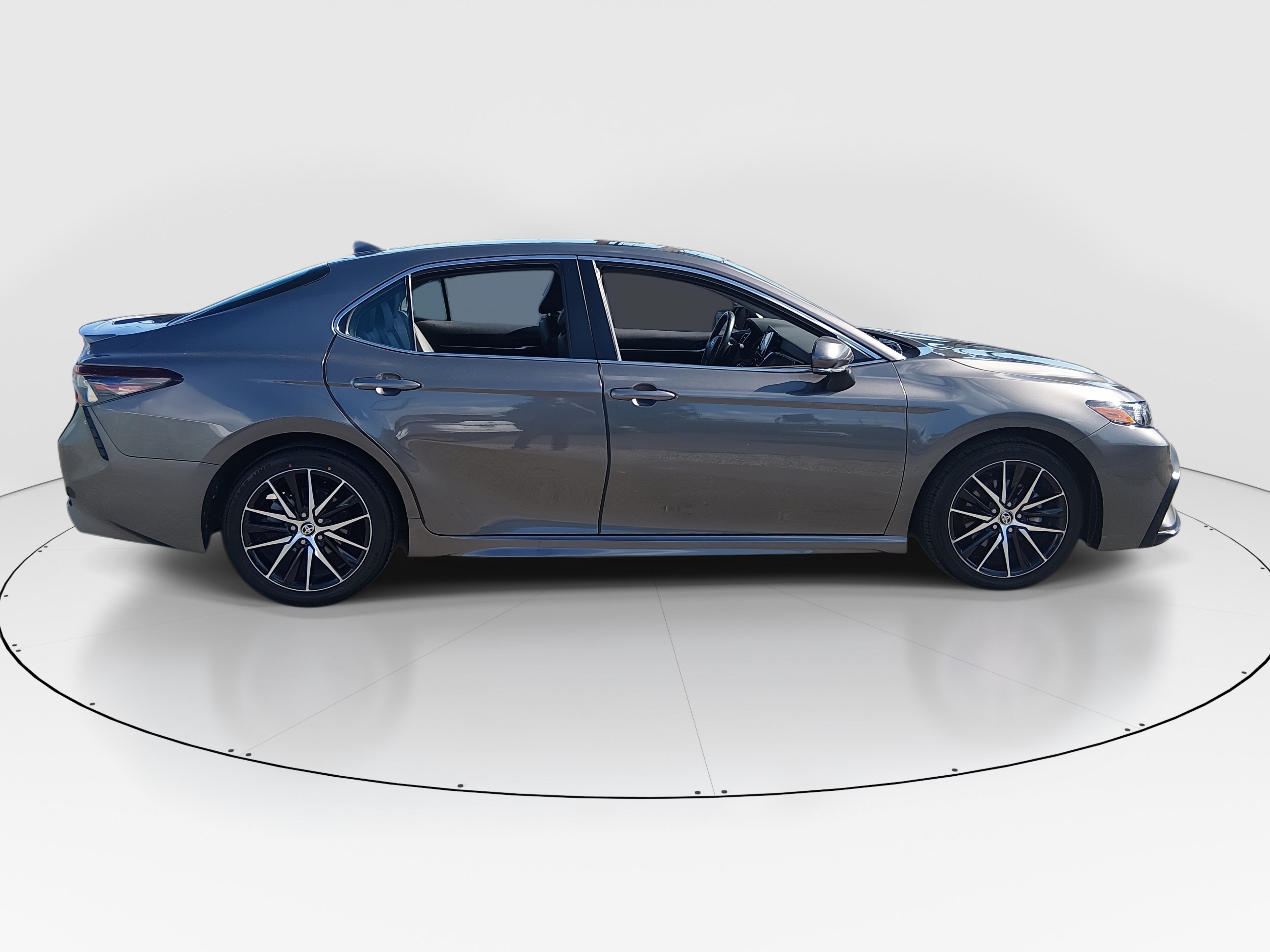 2024 Toyota Camry SE - Photo 8