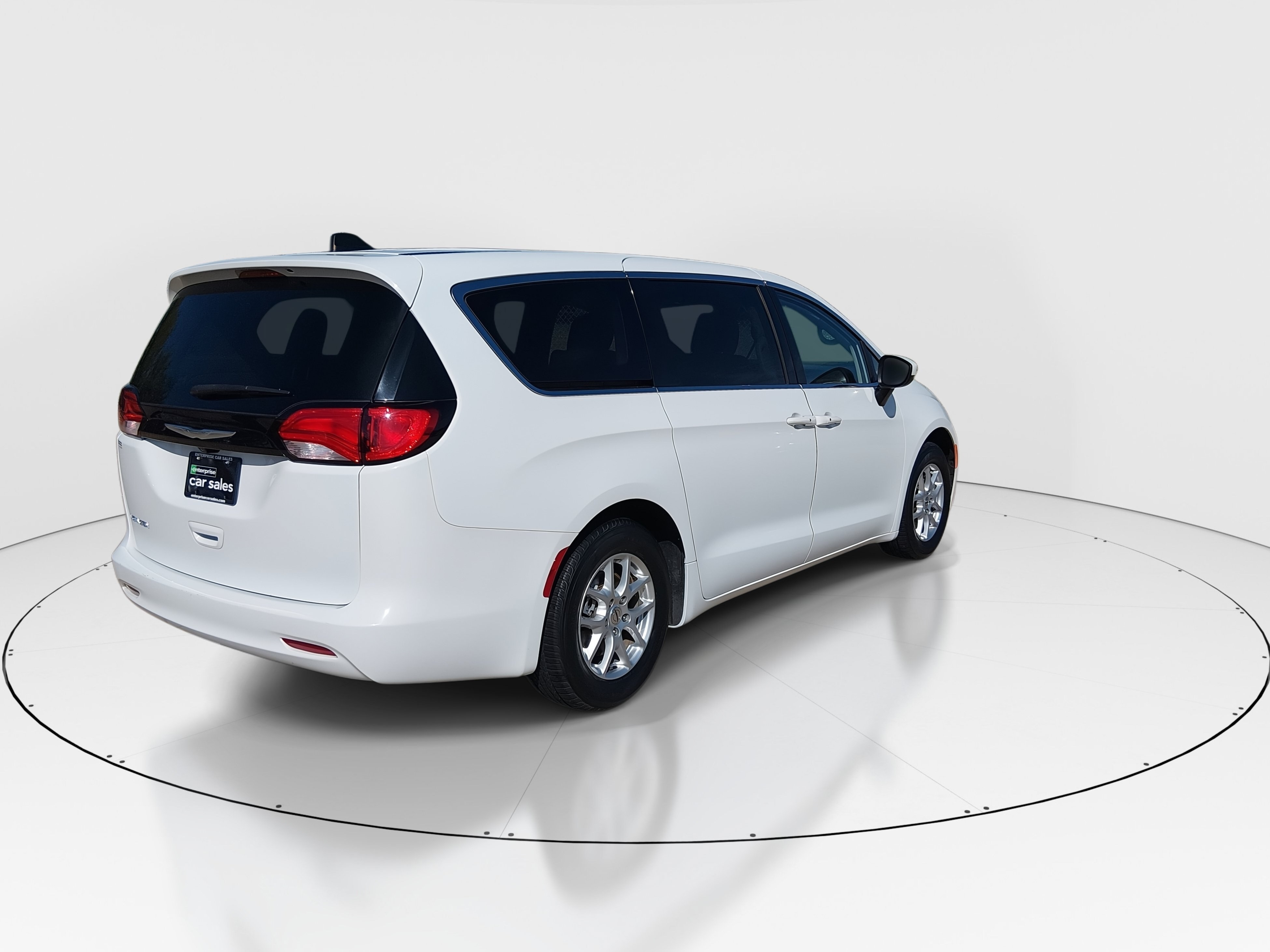 2023 Chrysler Voyager LX - Photo 7